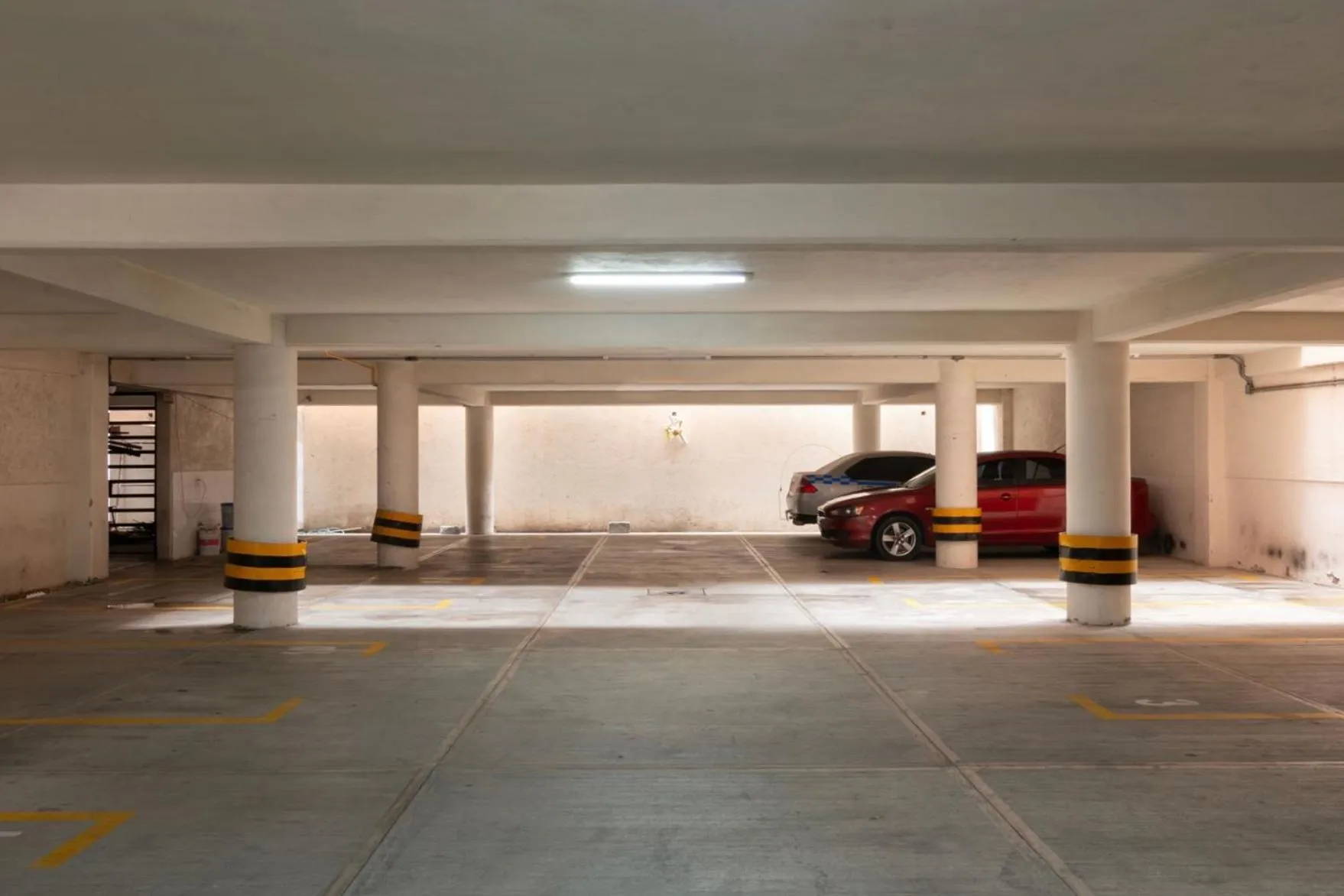 Parking in Sendero Hotel
