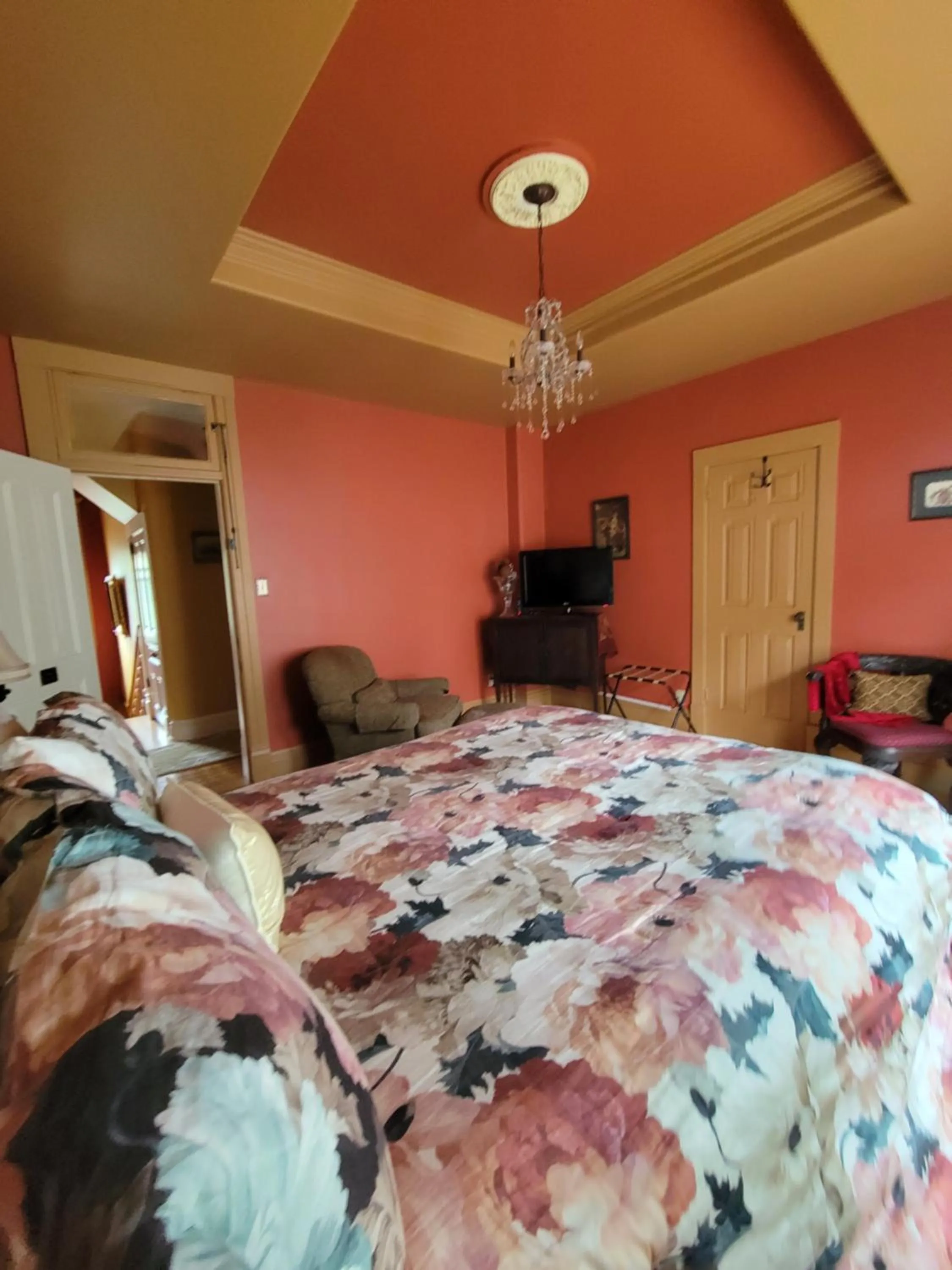 Bedroom, Bed in Linda Sue Manor