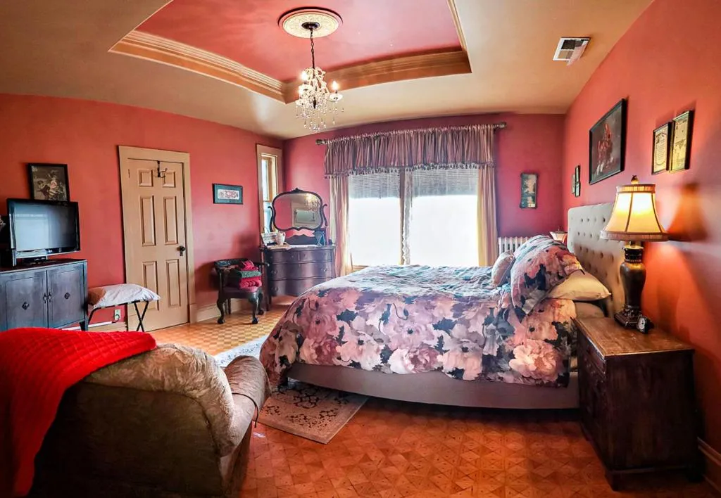 Bed in Linda Sue Manor