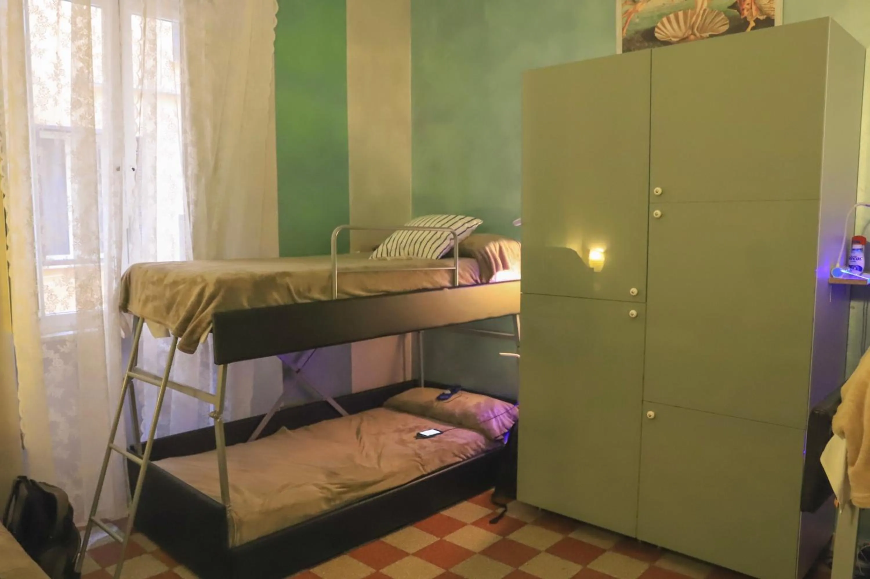 People, Bed in Român Holidays