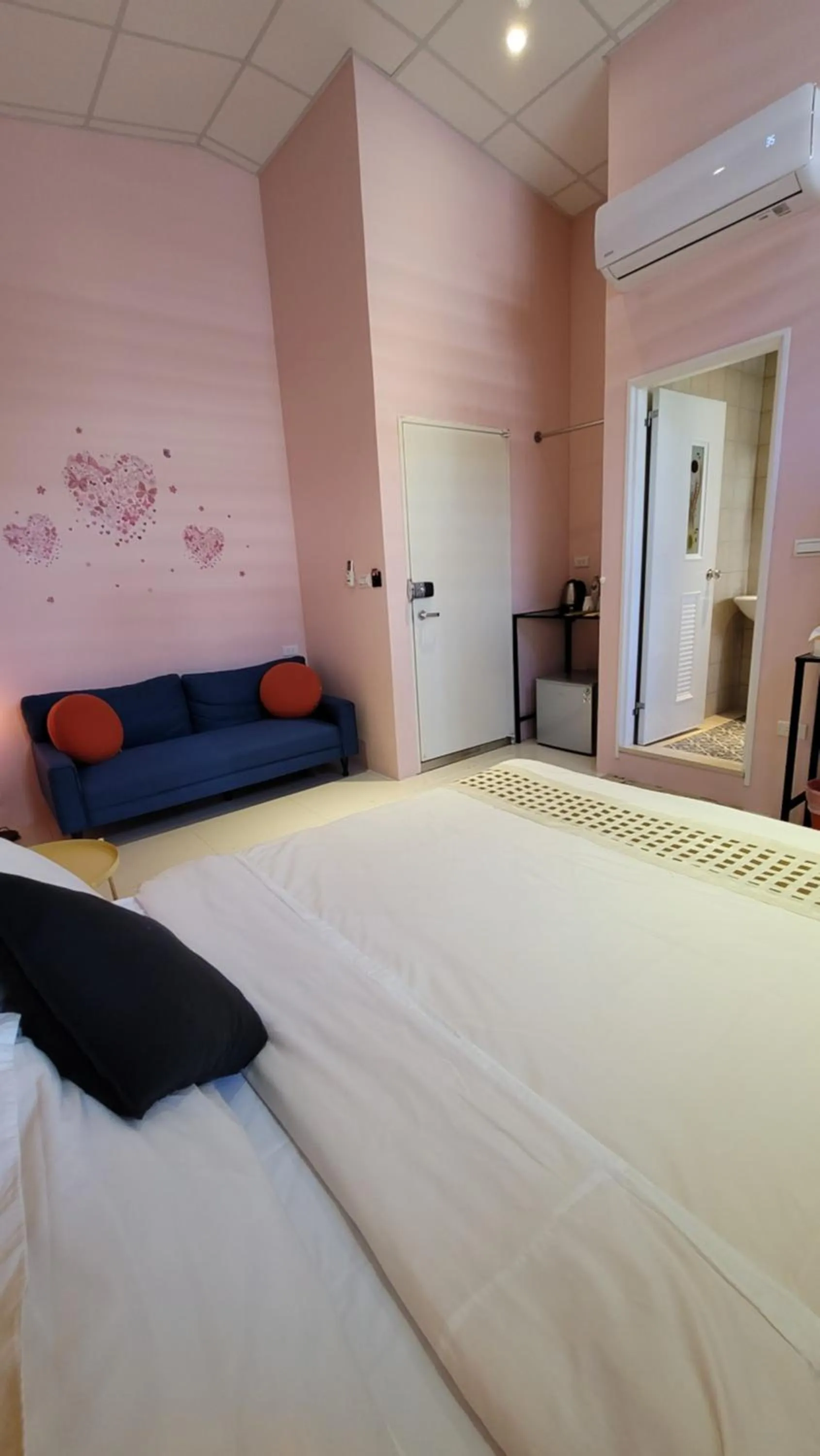 Photo of the whole room, Bed in Xi Yin Zhi Su