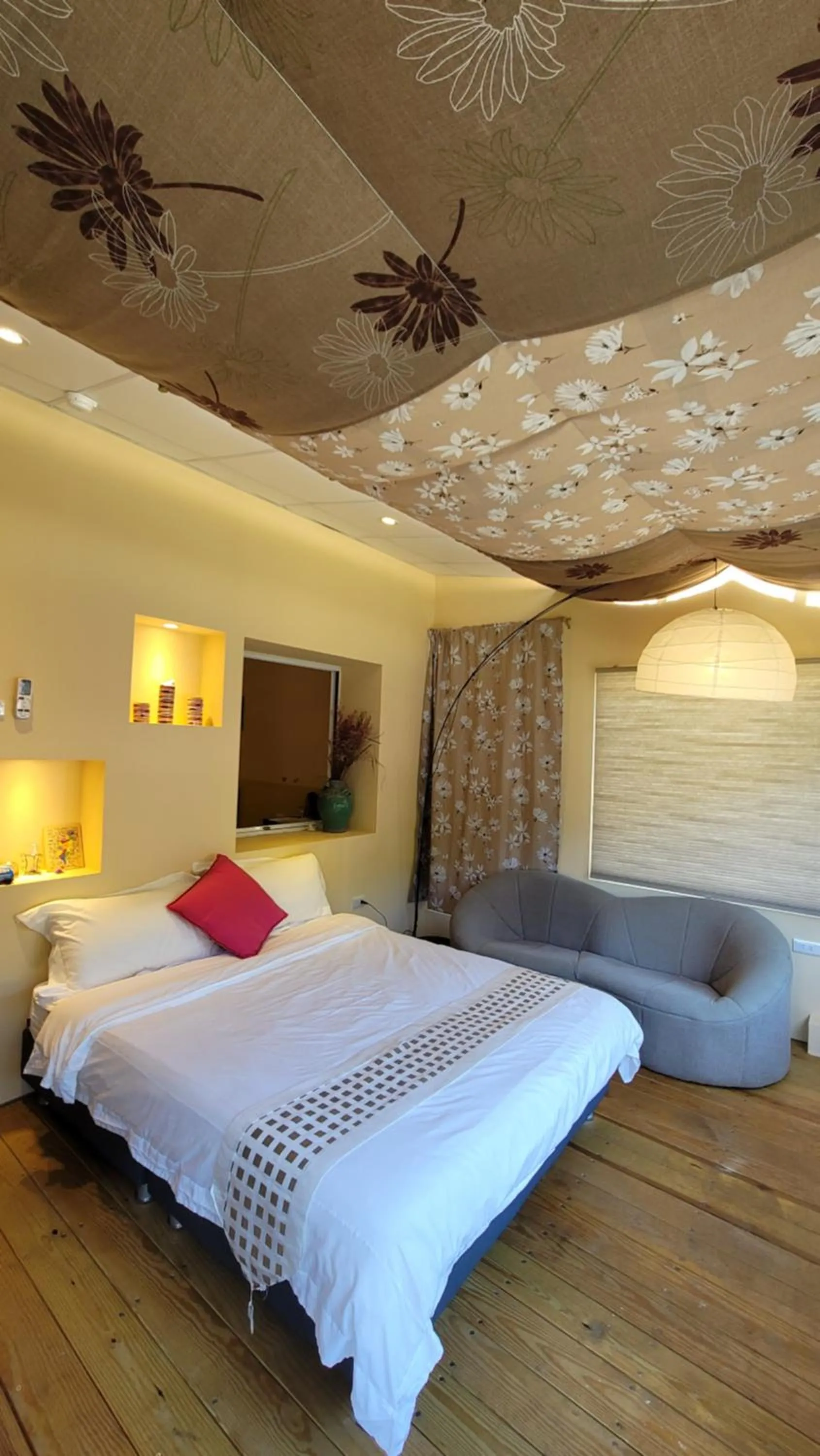 Photo of the whole room, Bed in Xi Yin Zhi Su