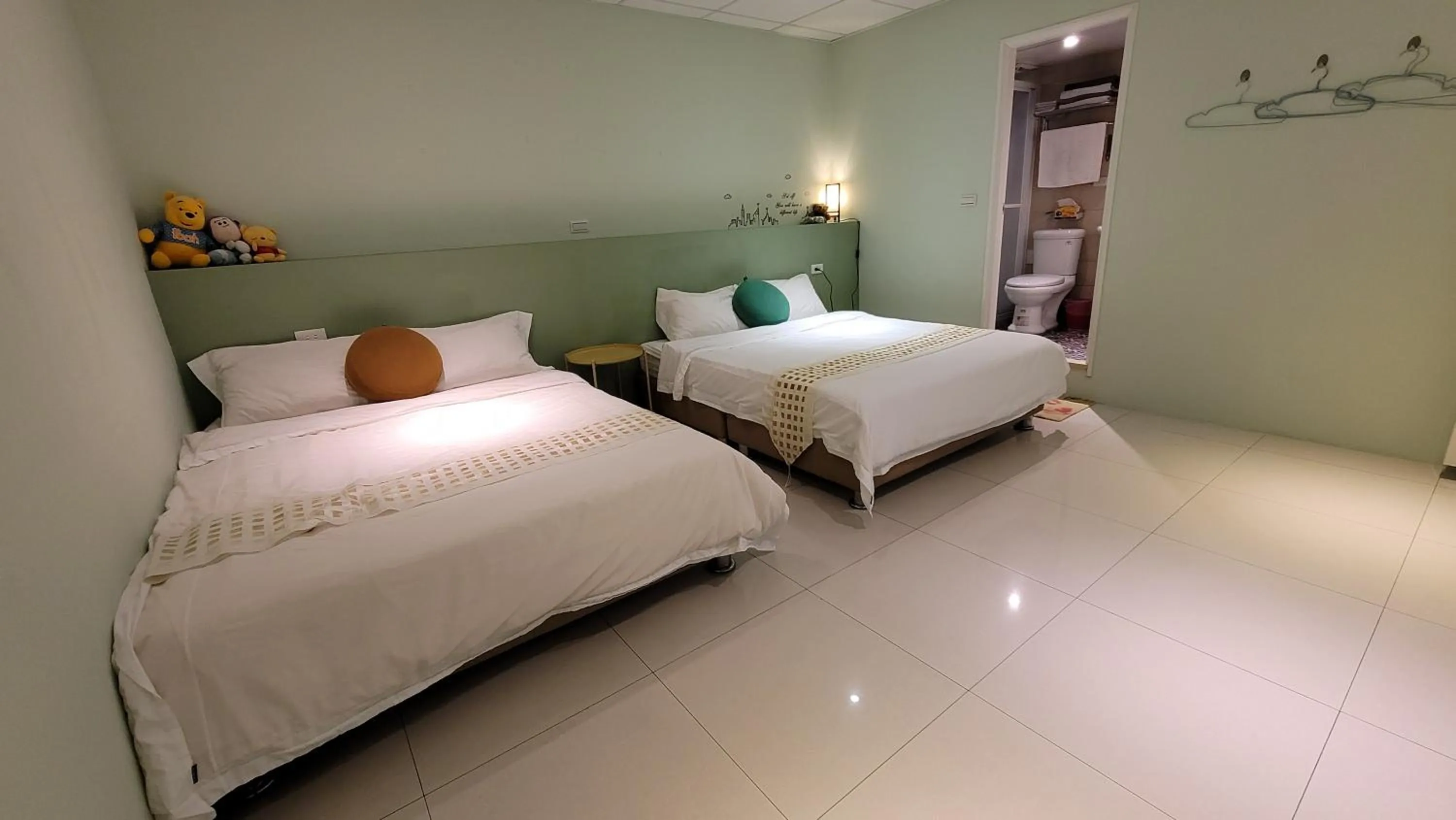 Photo of the whole room, Bed in Xi Yin Zhi Su