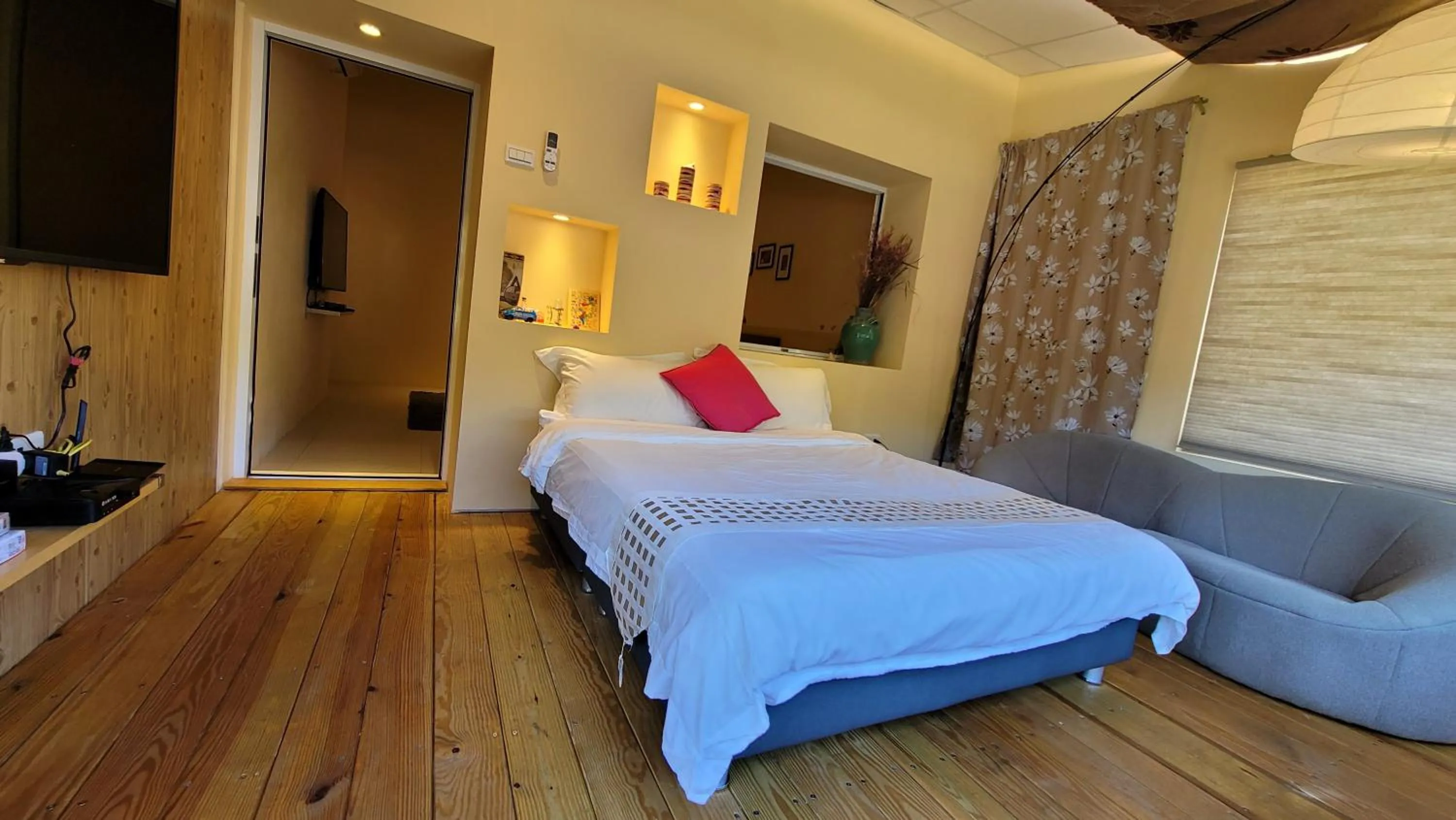 Photo of the whole room, Bed in Xi Yin Zhi Su