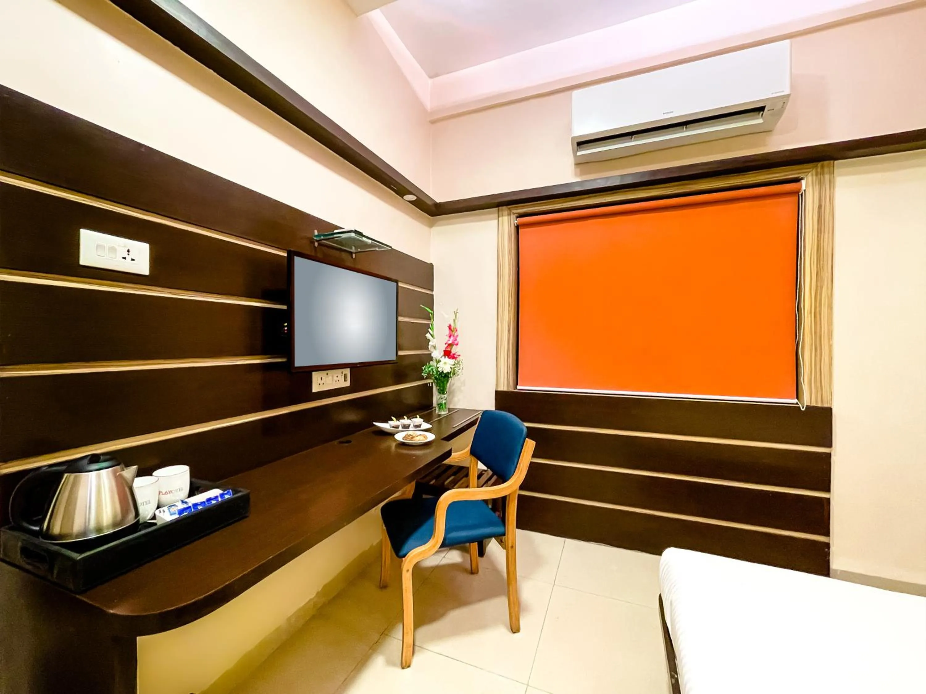 TV and multimedia in Hotel Golden Treat