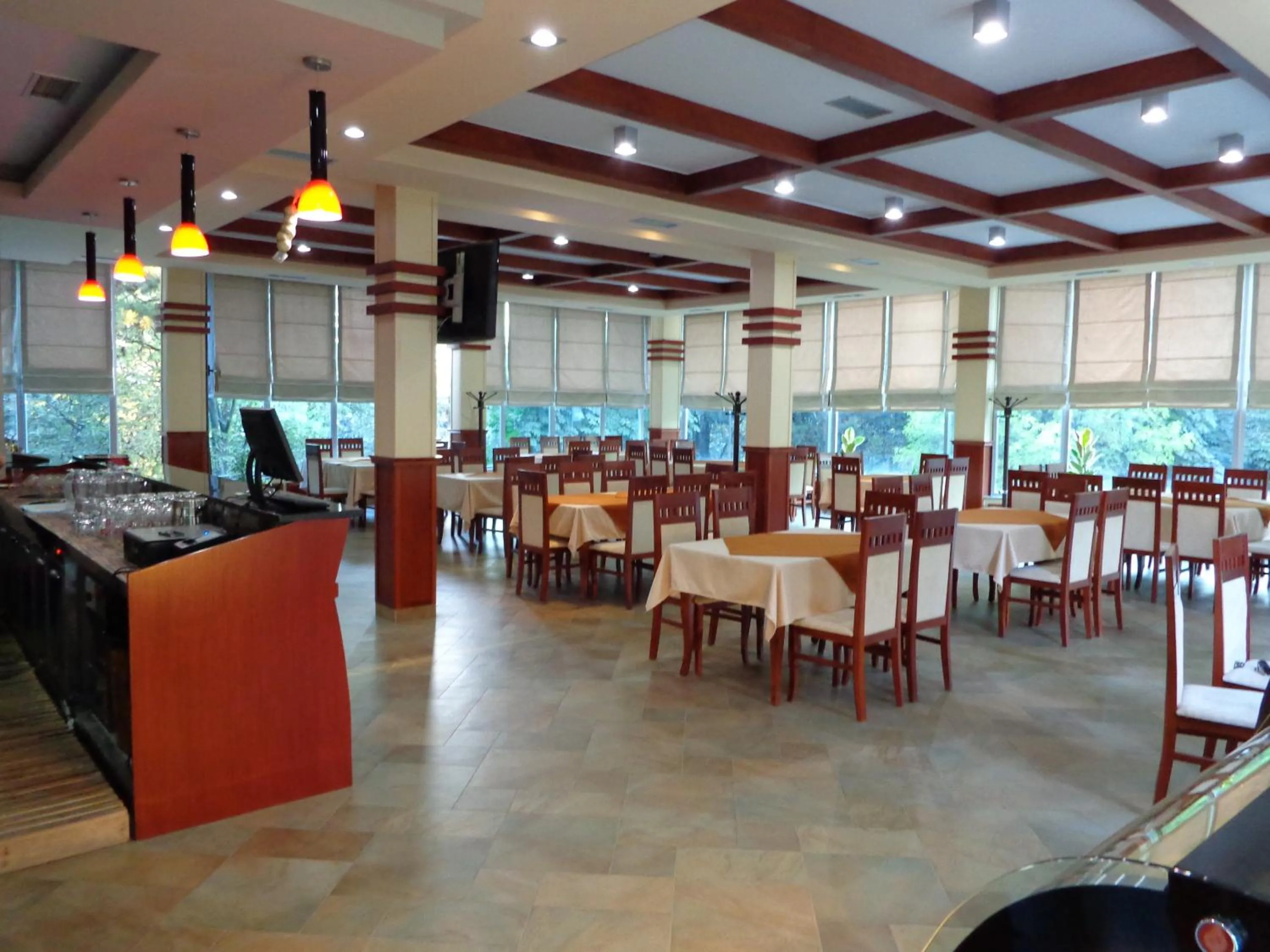 Restaurant/places to eat in Hotel Piazza