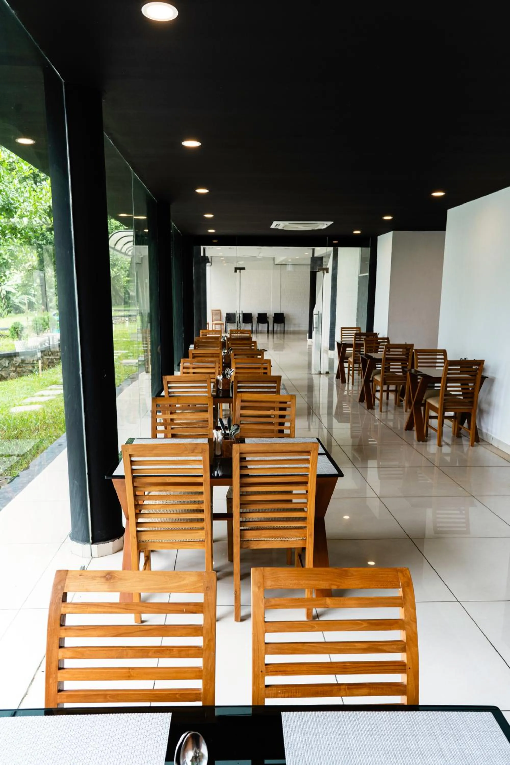 Restaurant/places to eat in S RIVER RESORTS