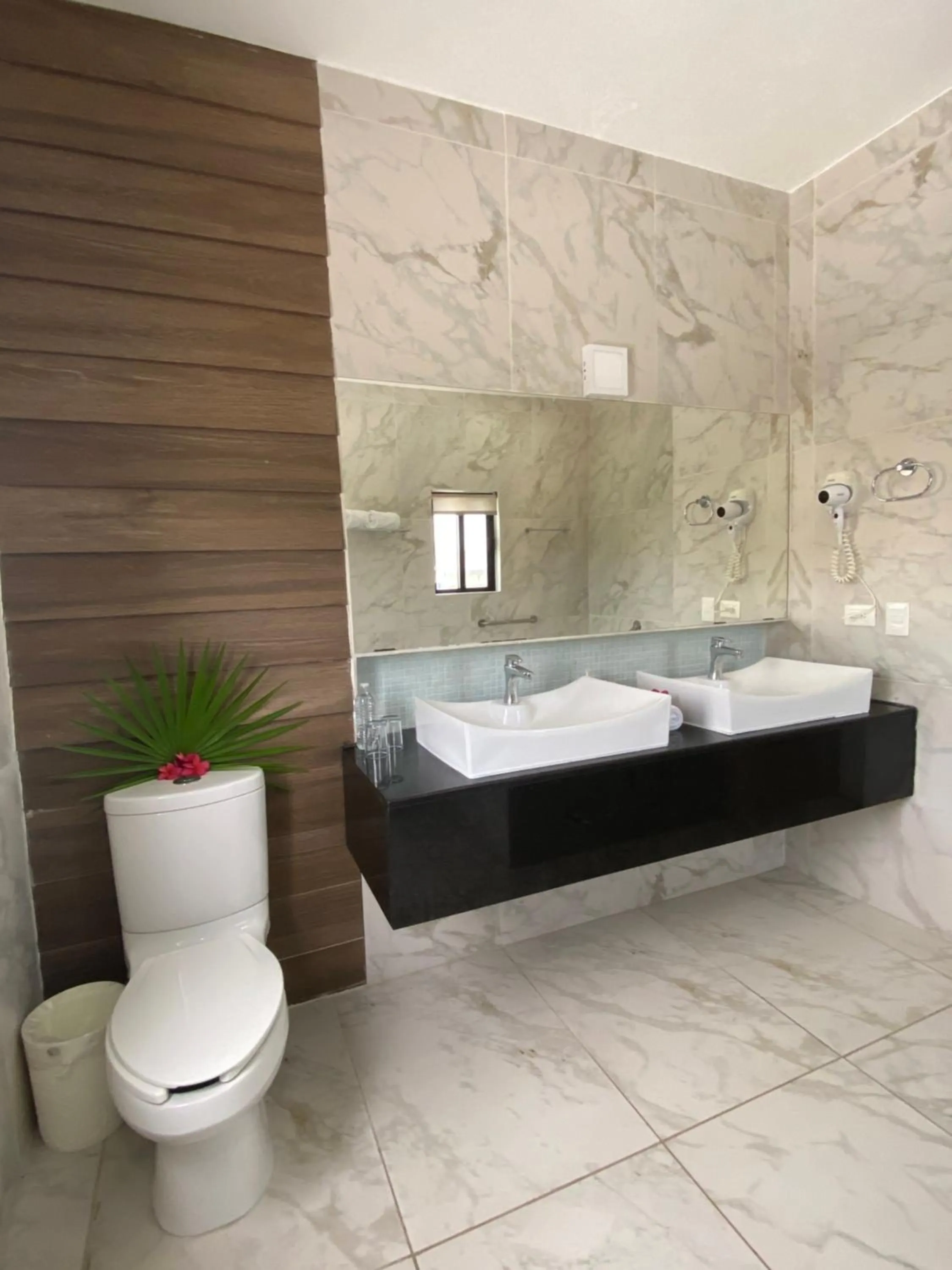 Bathroom, Bed in Hotel Las Golondrinas