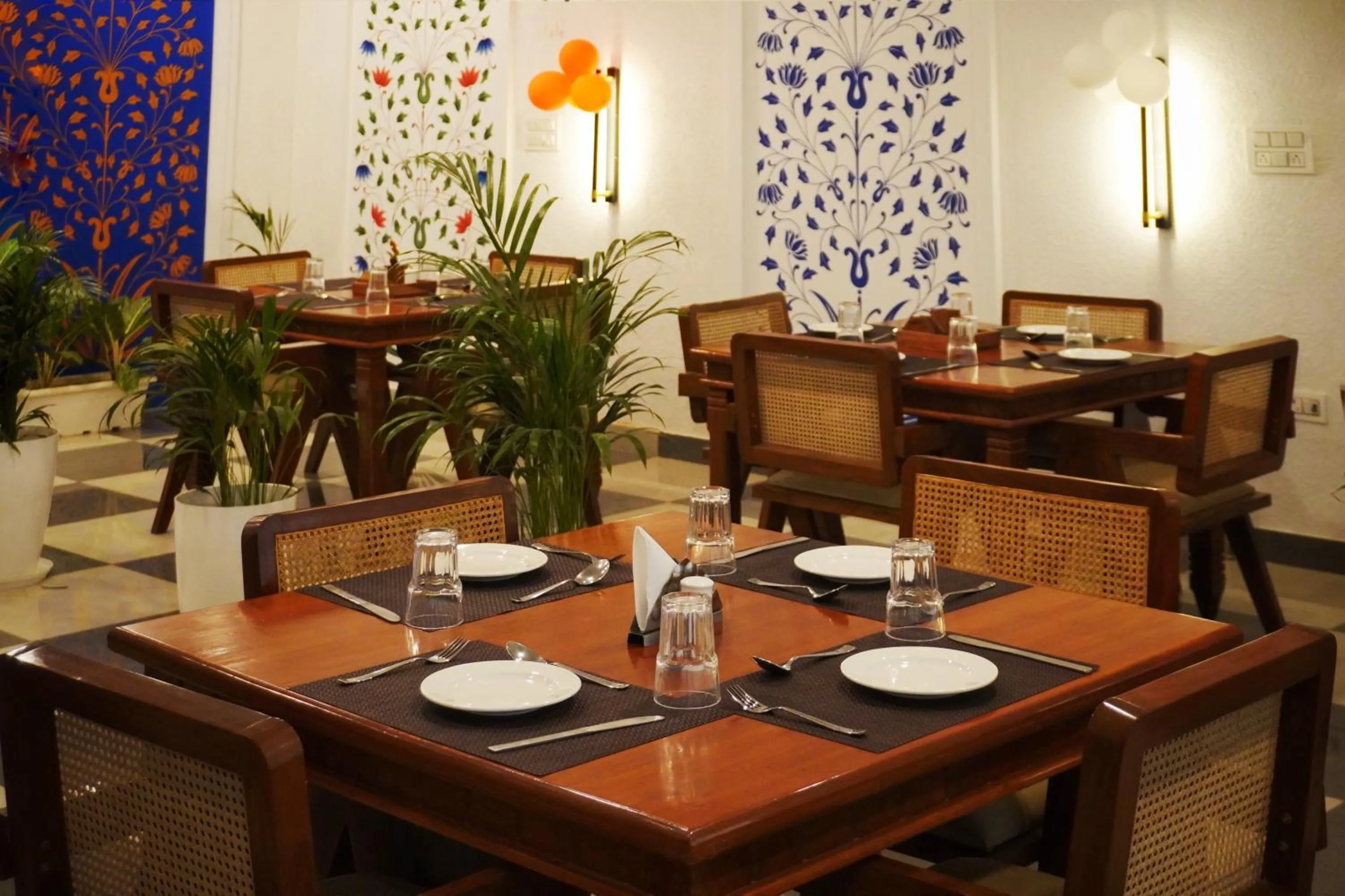 Restaurant/places to eat in Hotel Saif Ranthambhore