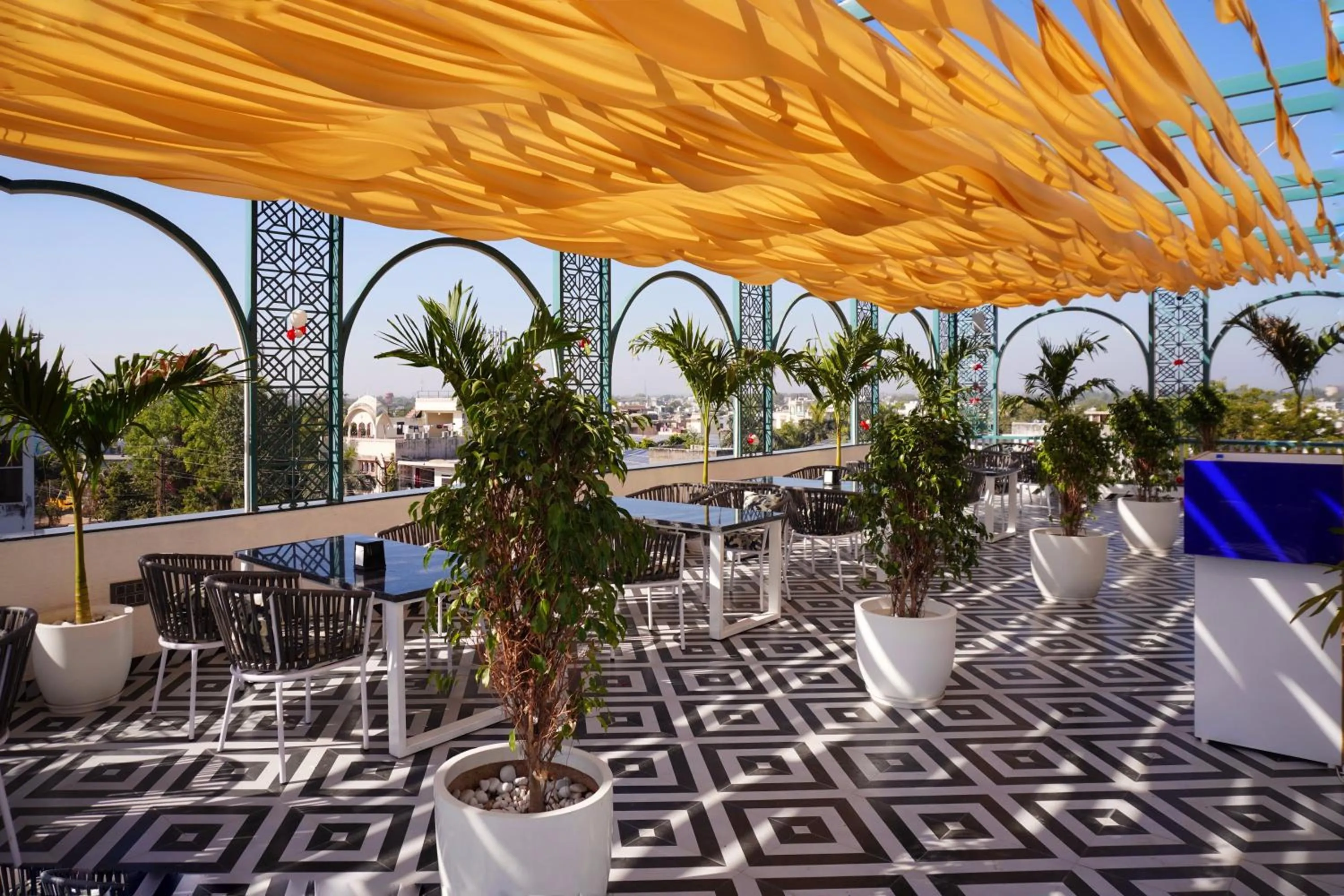 Restaurant/places to eat in Hotel Saif Ranthambhore