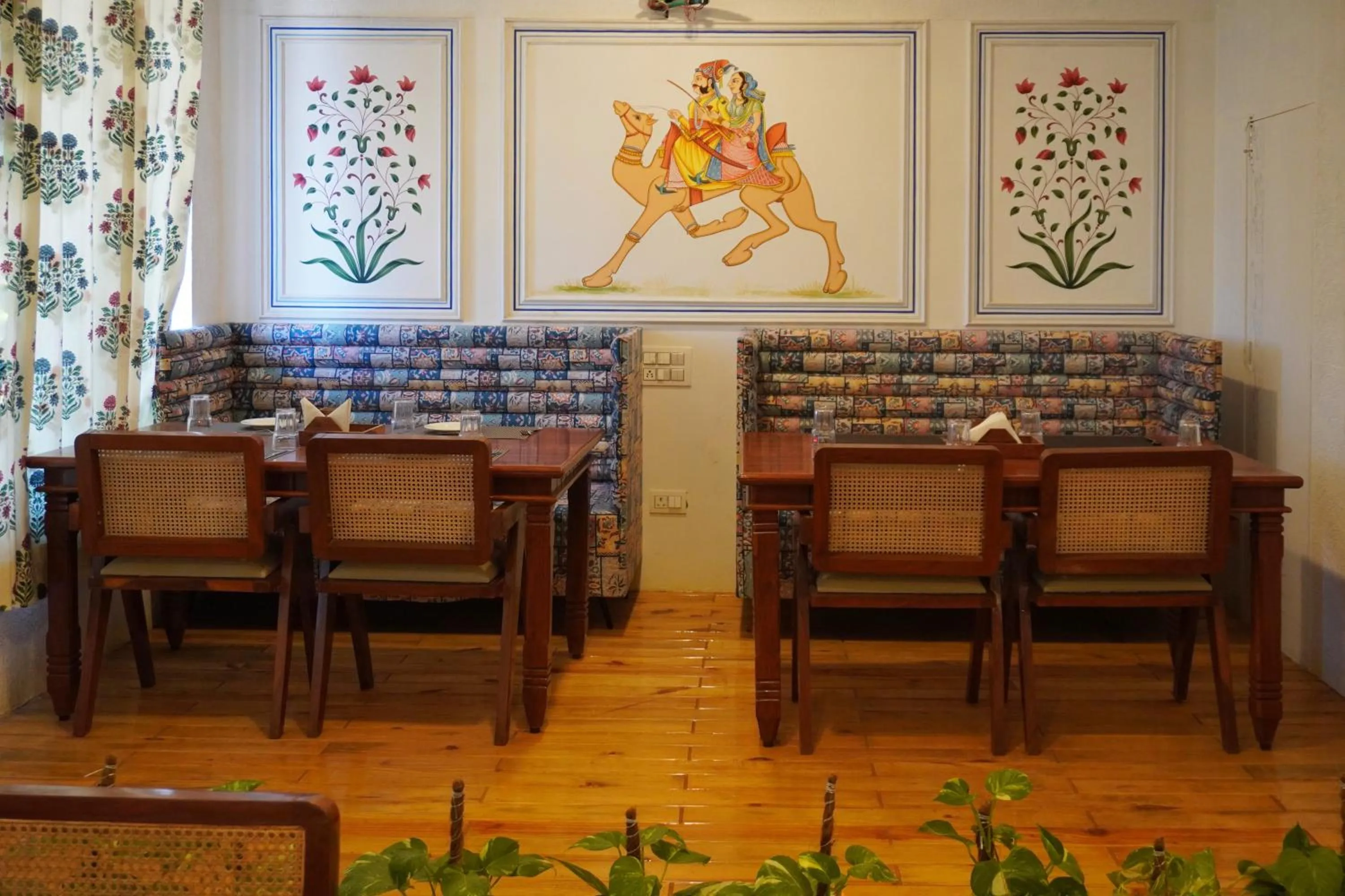 Restaurant/places to eat in Hotel Saif Ranthambhore