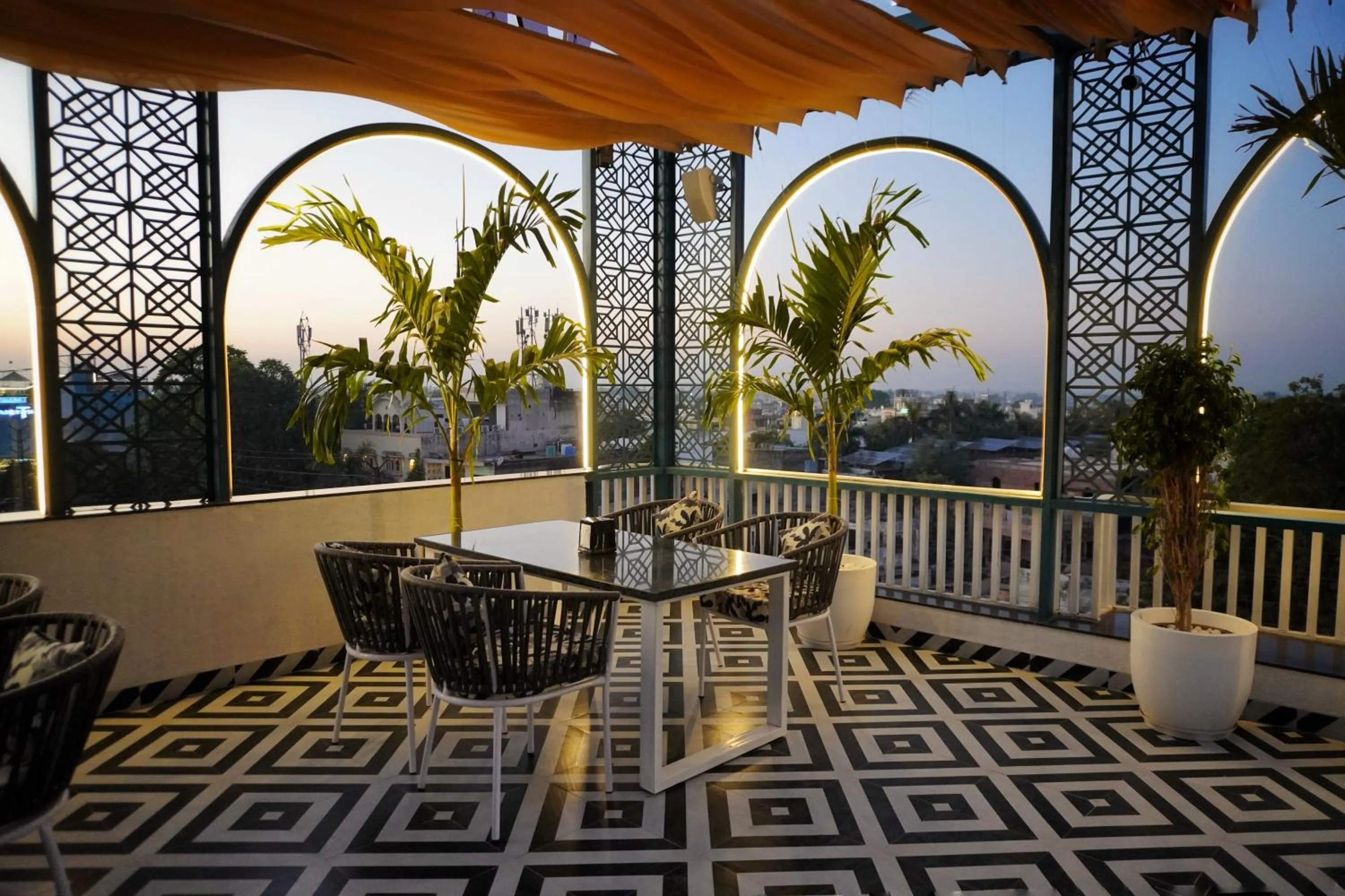 Restaurant/places to eat in Hotel Saif Ranthambhore