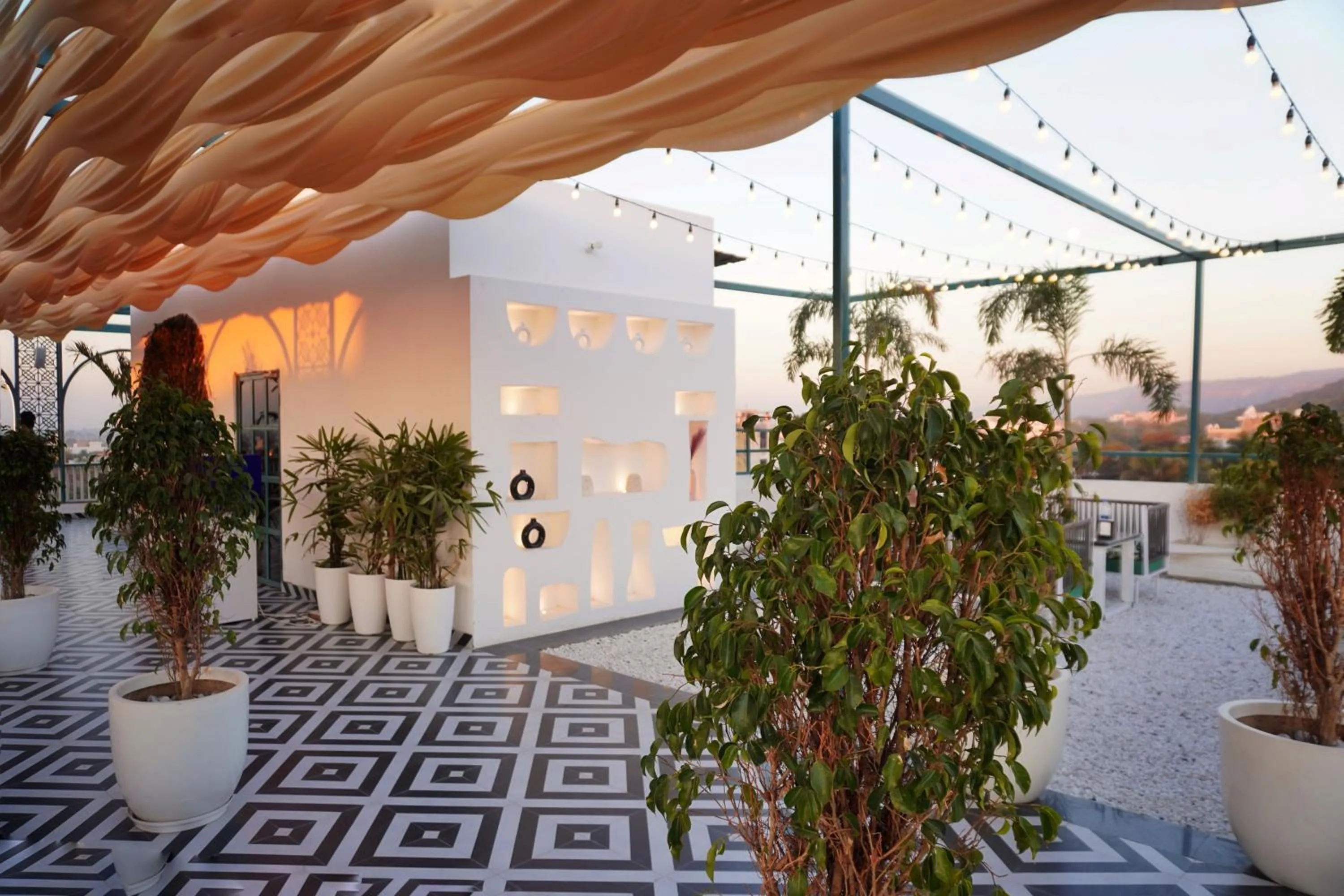 Restaurant/places to eat in Hotel Saif Ranthambhore