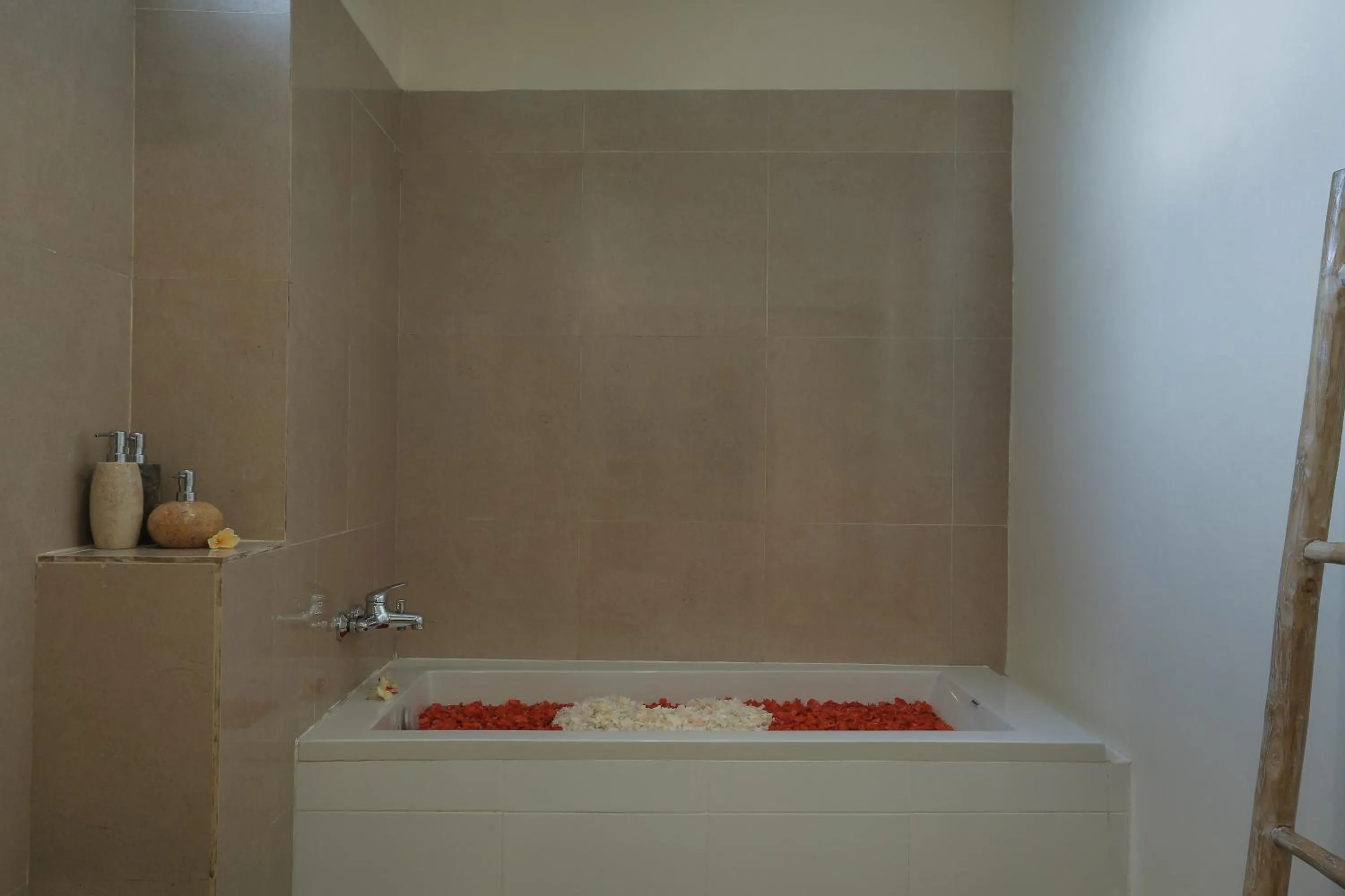 Bath in Maha Shanti Ubud Villa