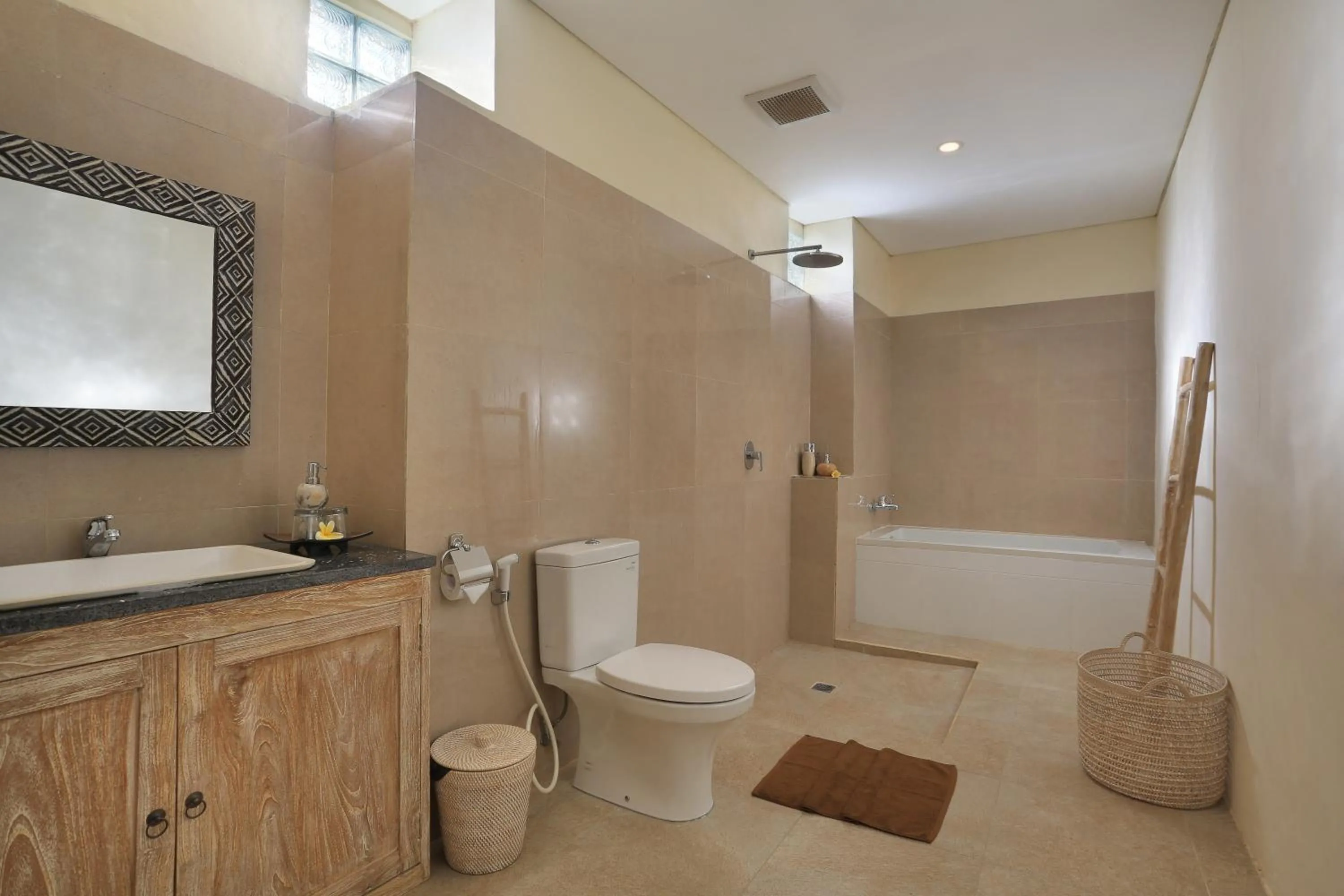 Shower in Maha Shanti Ubud Villa