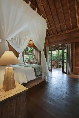 Wooden Deluxe Double Room with Garden View in Maha Shanti Ubud Villa Wooden Deluxe Double Room with Garden View in Maha Shanti Ubud Villa