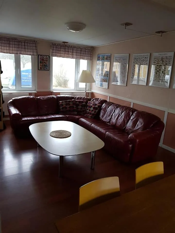 Communal lounge/ TV room in Håknäs Vandrarhem