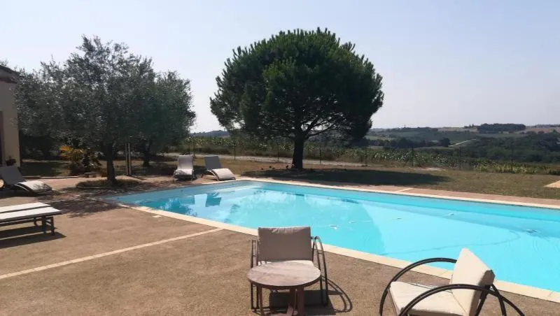 Swimming pool in Domaine de Cayre