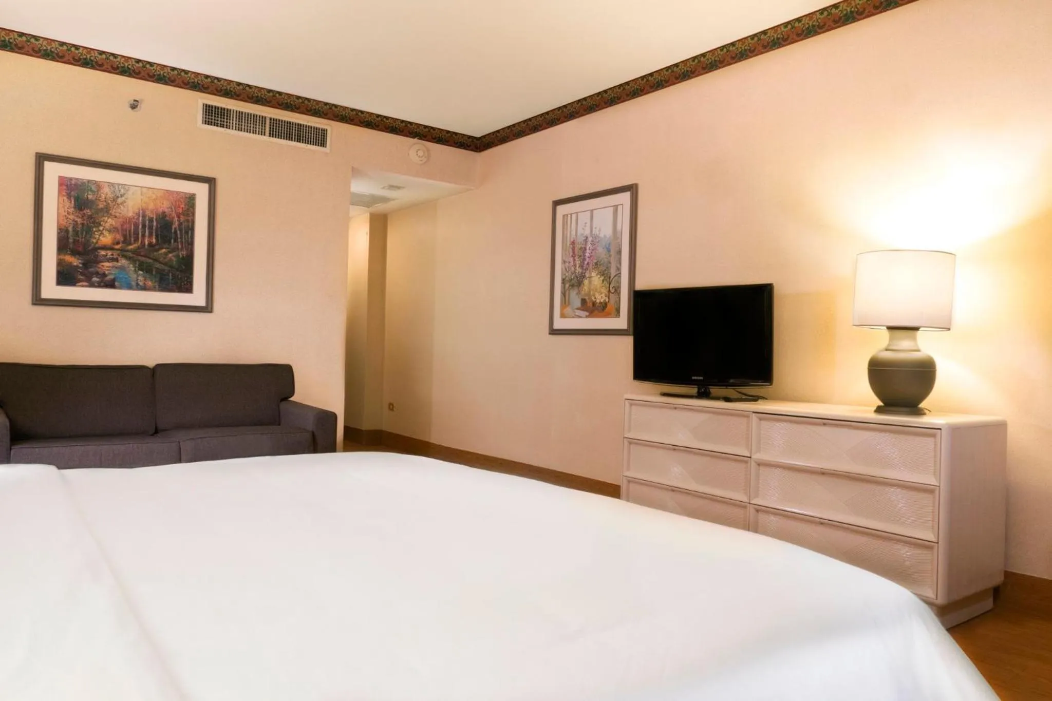 Photo of the whole room, Bed in Holiday Inn Express - Monterrey - Tecnologico by IHG