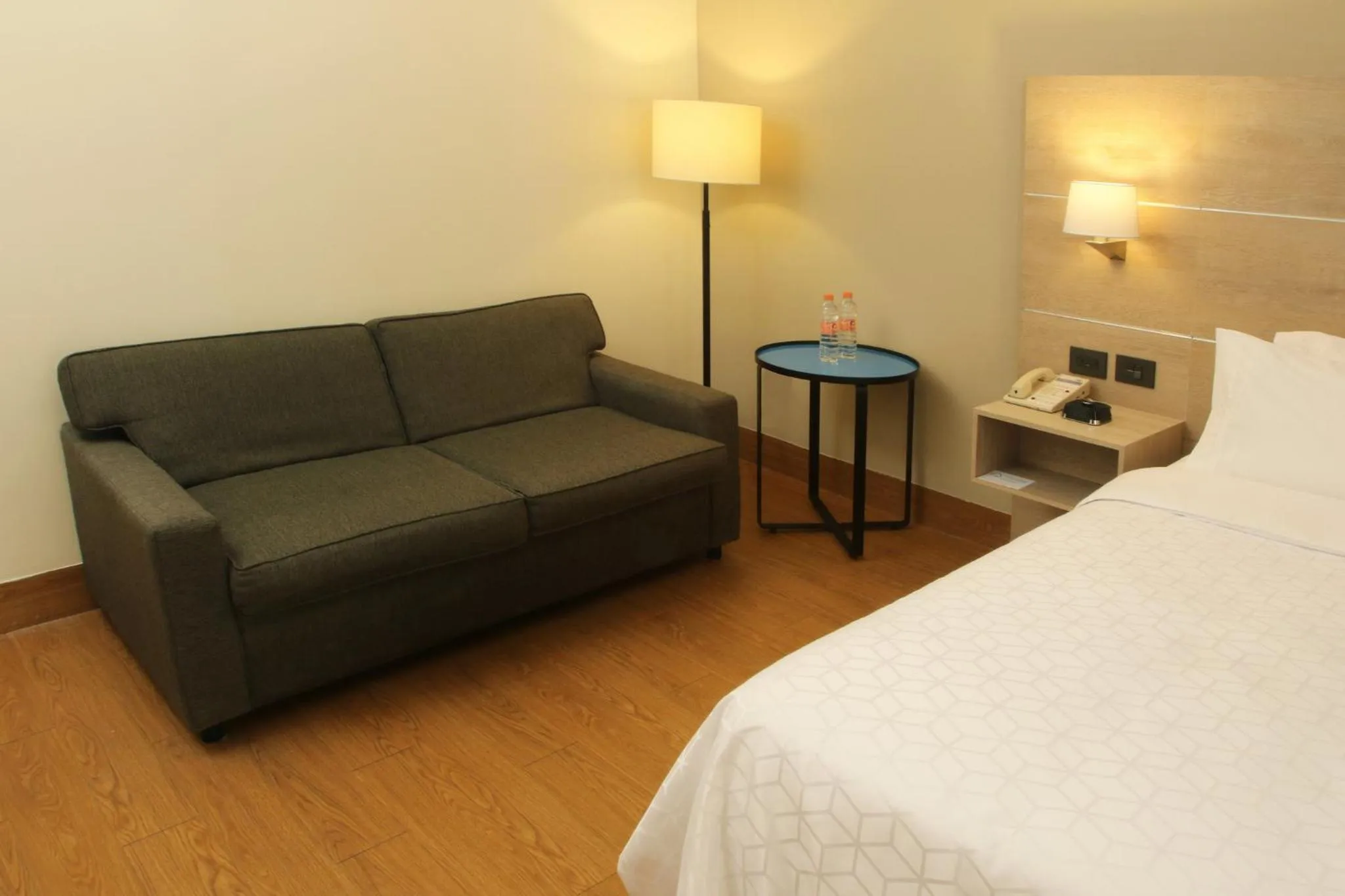 Photo of the whole room, Bed in Holiday Inn Express - Monterrey - Tecnologico by IHG