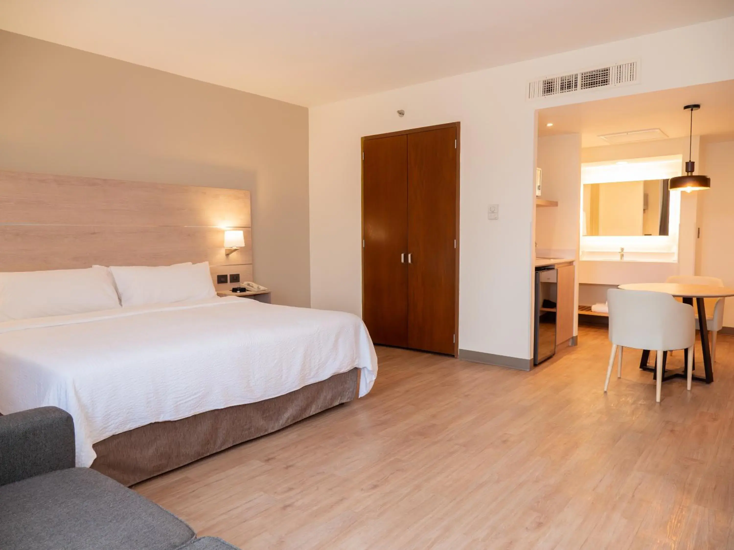 King Suite in Holiday Inn Express - Monterrey - Tecnologico by IHG King Suite in Holiday Inn Express - Monterrey - Tecnologico by IHG