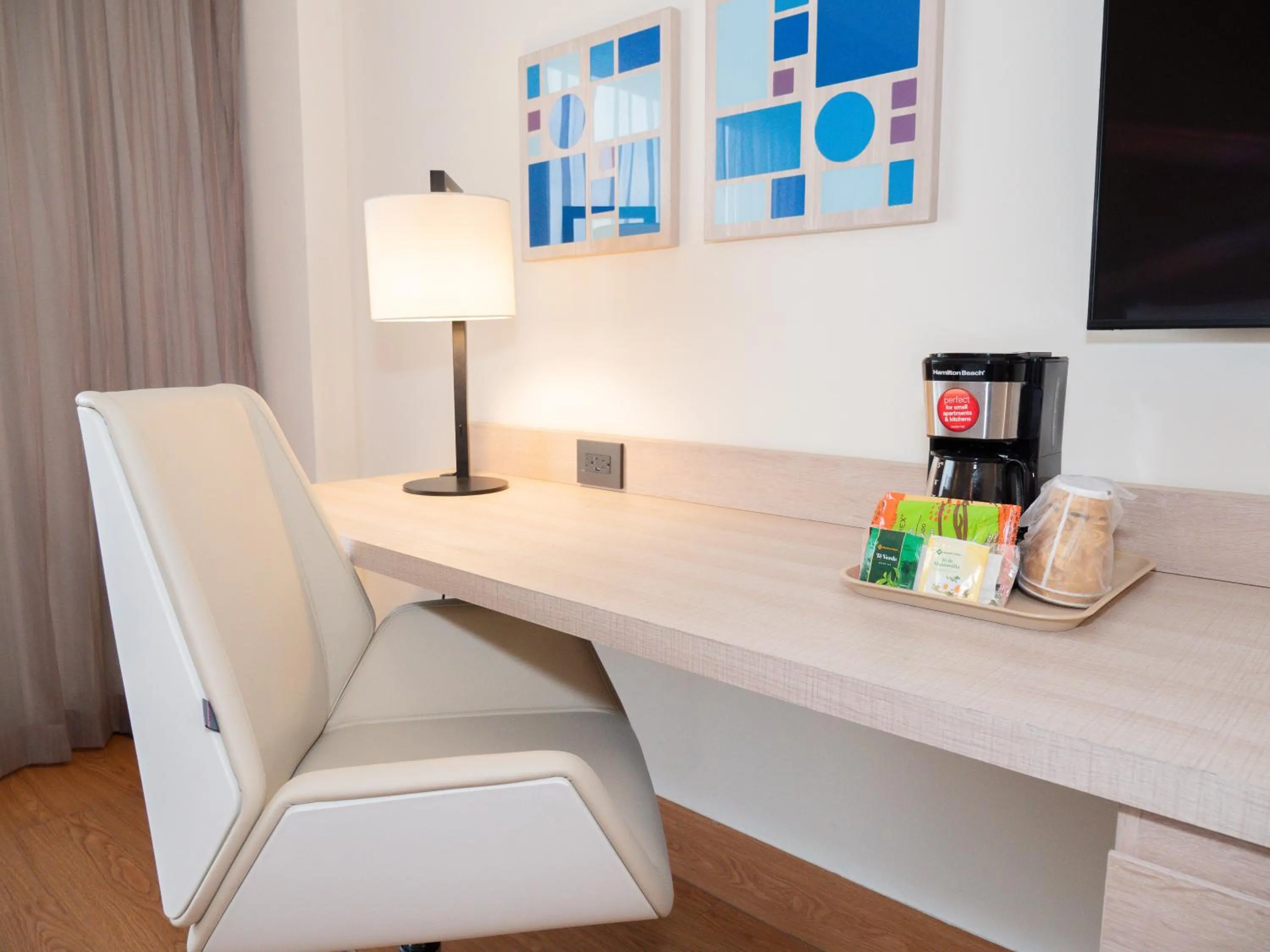 Seating area in Holiday Inn Express - Monterrey - Tecnologico by IHG