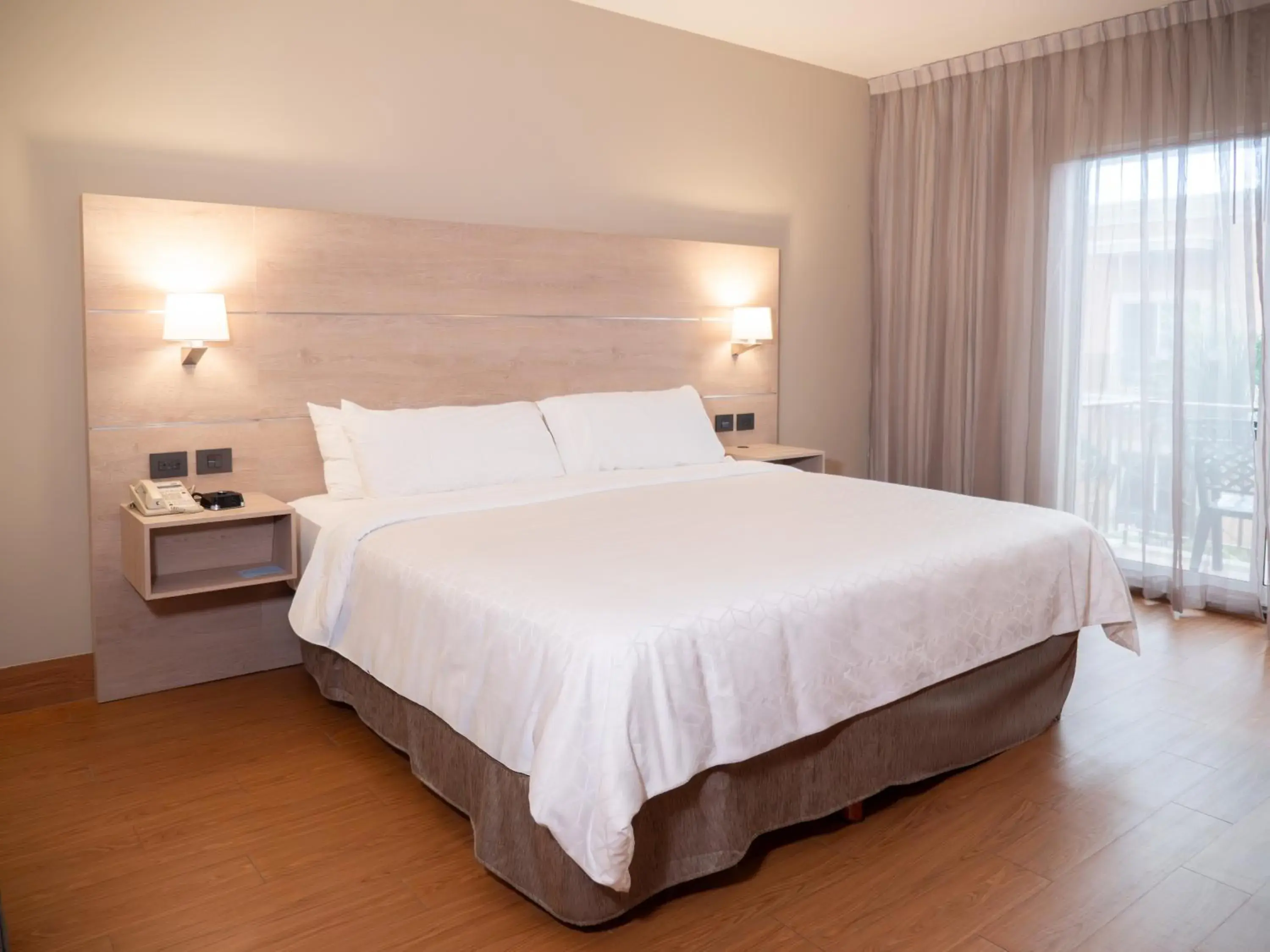 Standard King Room - Accessible in Holiday Inn Express - Monterrey - Tecnologico by IHG Standard King Room - Accessible in Holiday Inn Express - Monterrey - Tecnologico by IHG
