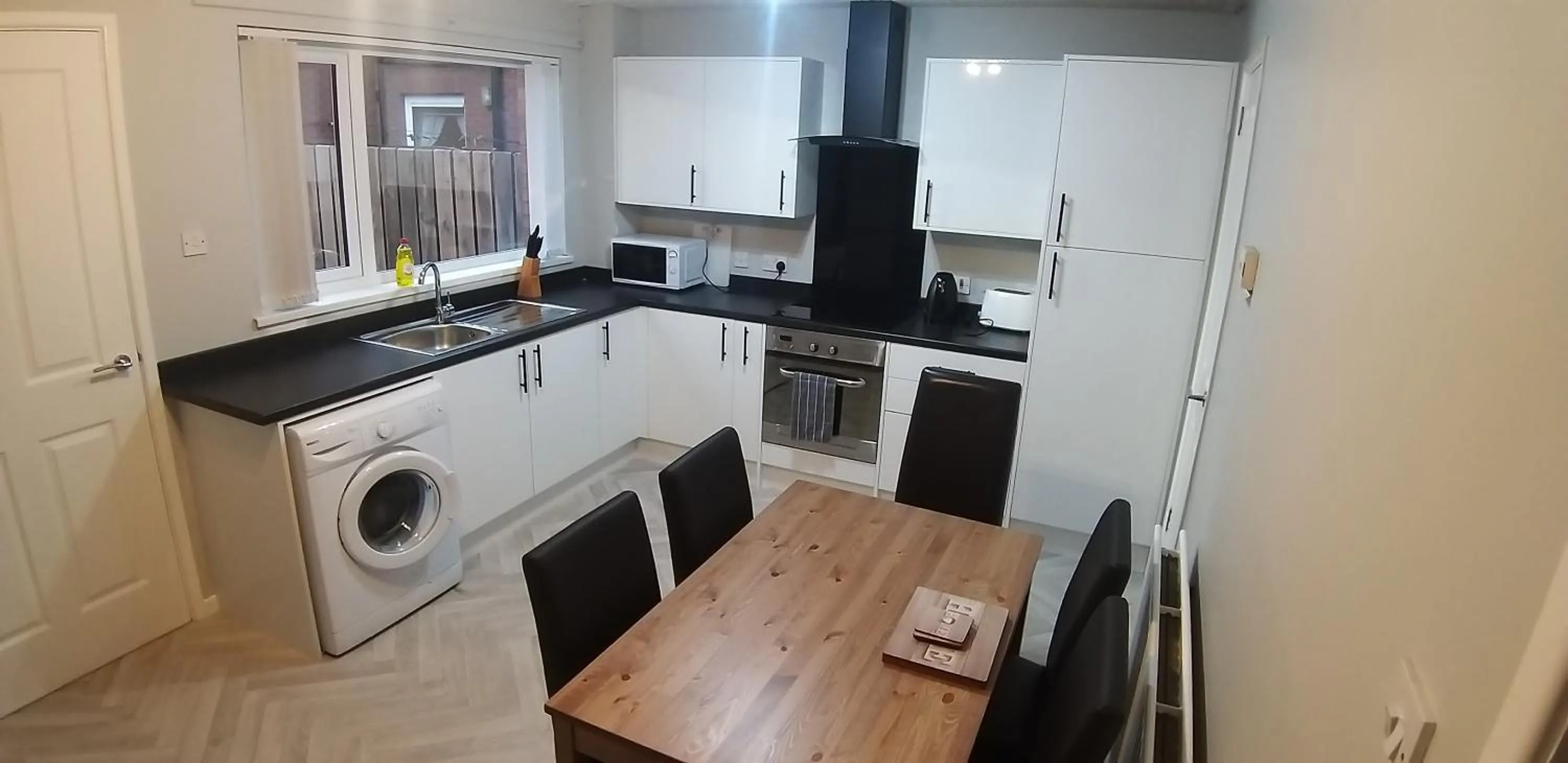 Kitchen or kitchenette in Berlin Street Townhouse Belfast