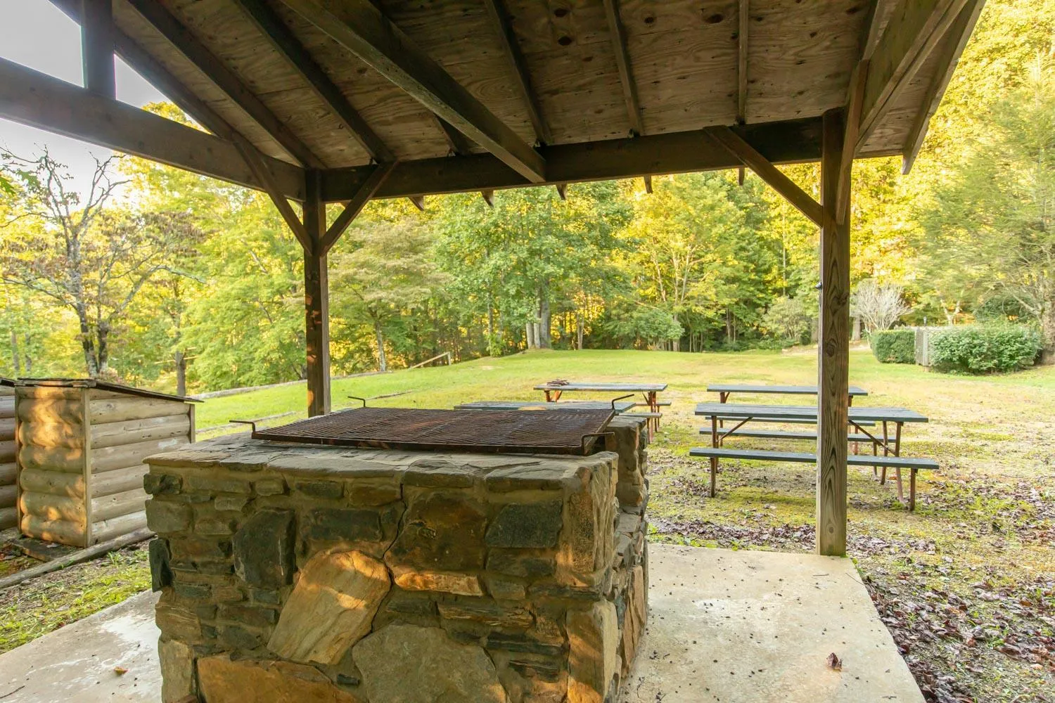 BBQ facilities in Mount Mitchell Eco Retreat