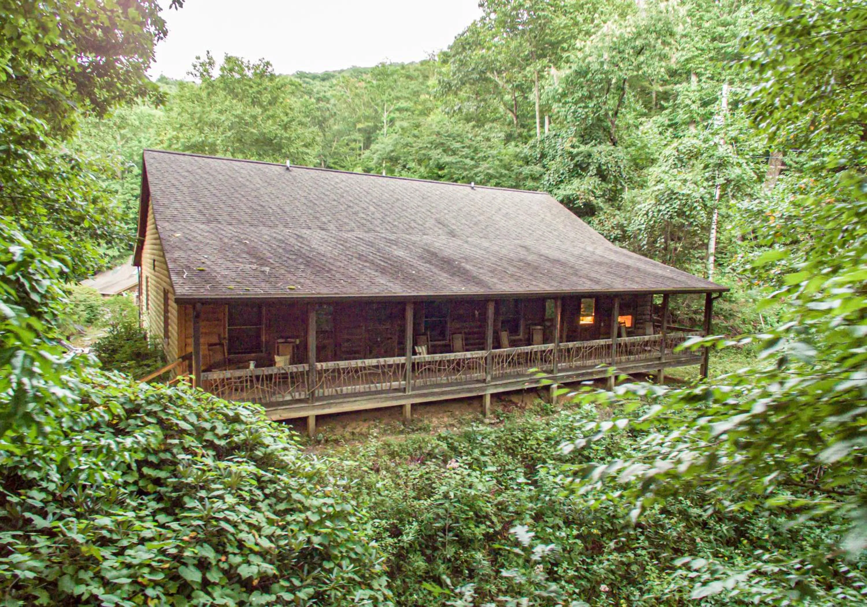 Property building in Mount Mitchell Eco Retreat