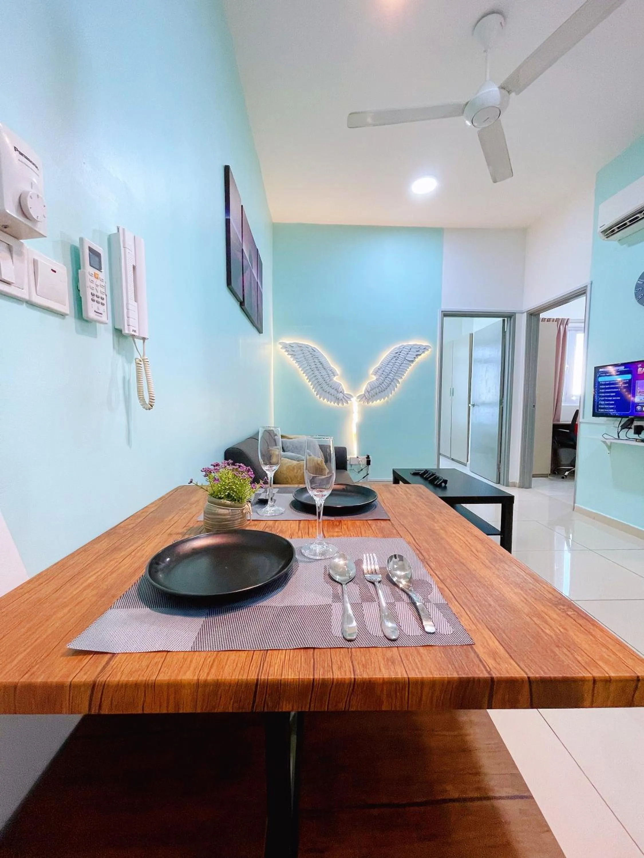 Dining area in MesaHill Homestay, Nilai by S&T Homez