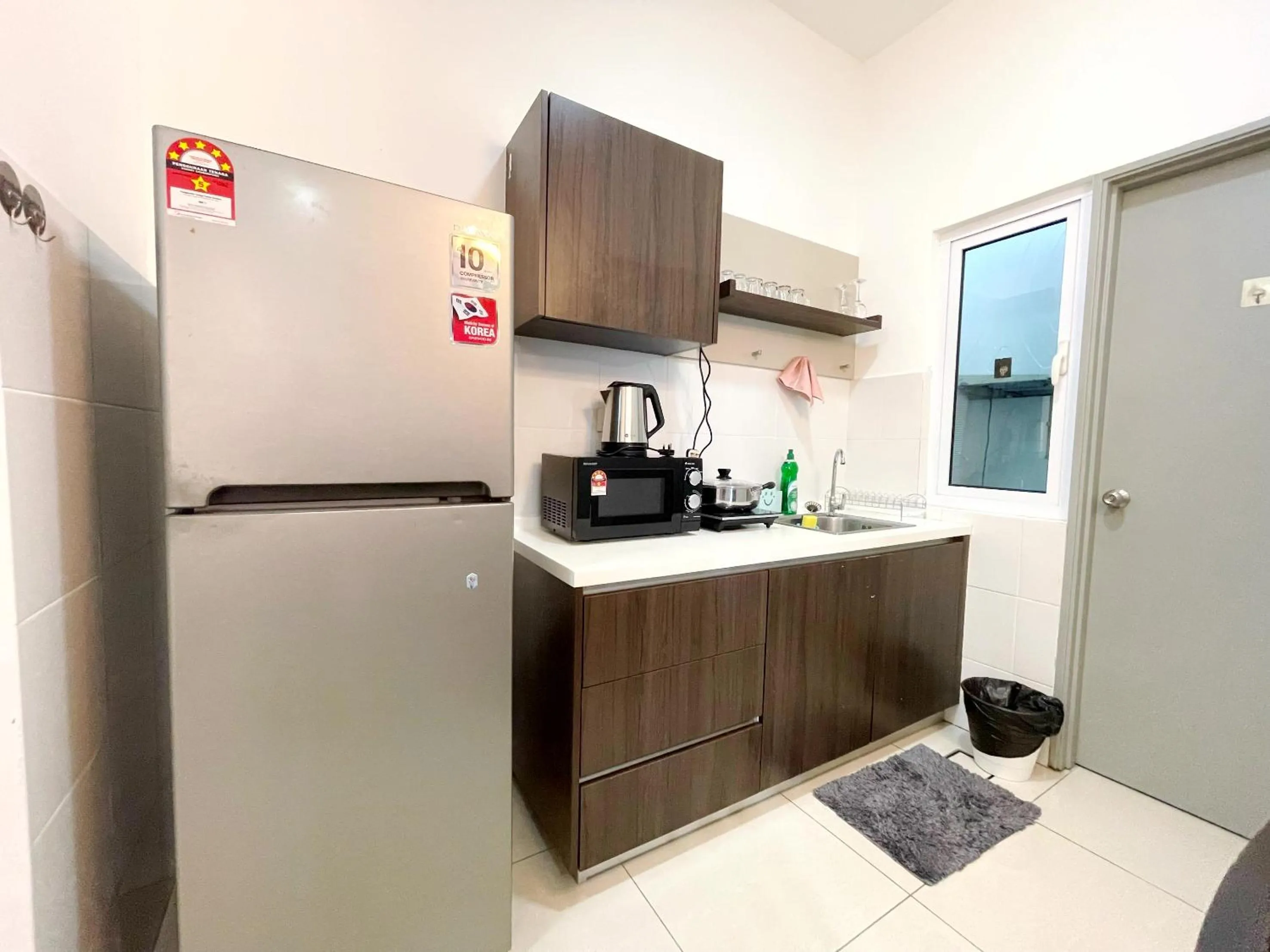 Kitchen or kitchenette in MesaHill Homestay, Nilai by S&T Homez