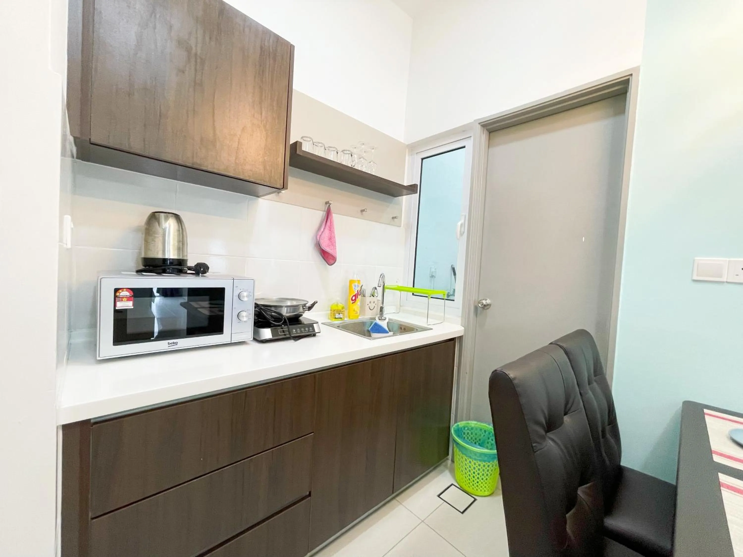 Kitchen or kitchenette in MesaHill Homestay, Nilai by S&T Homez