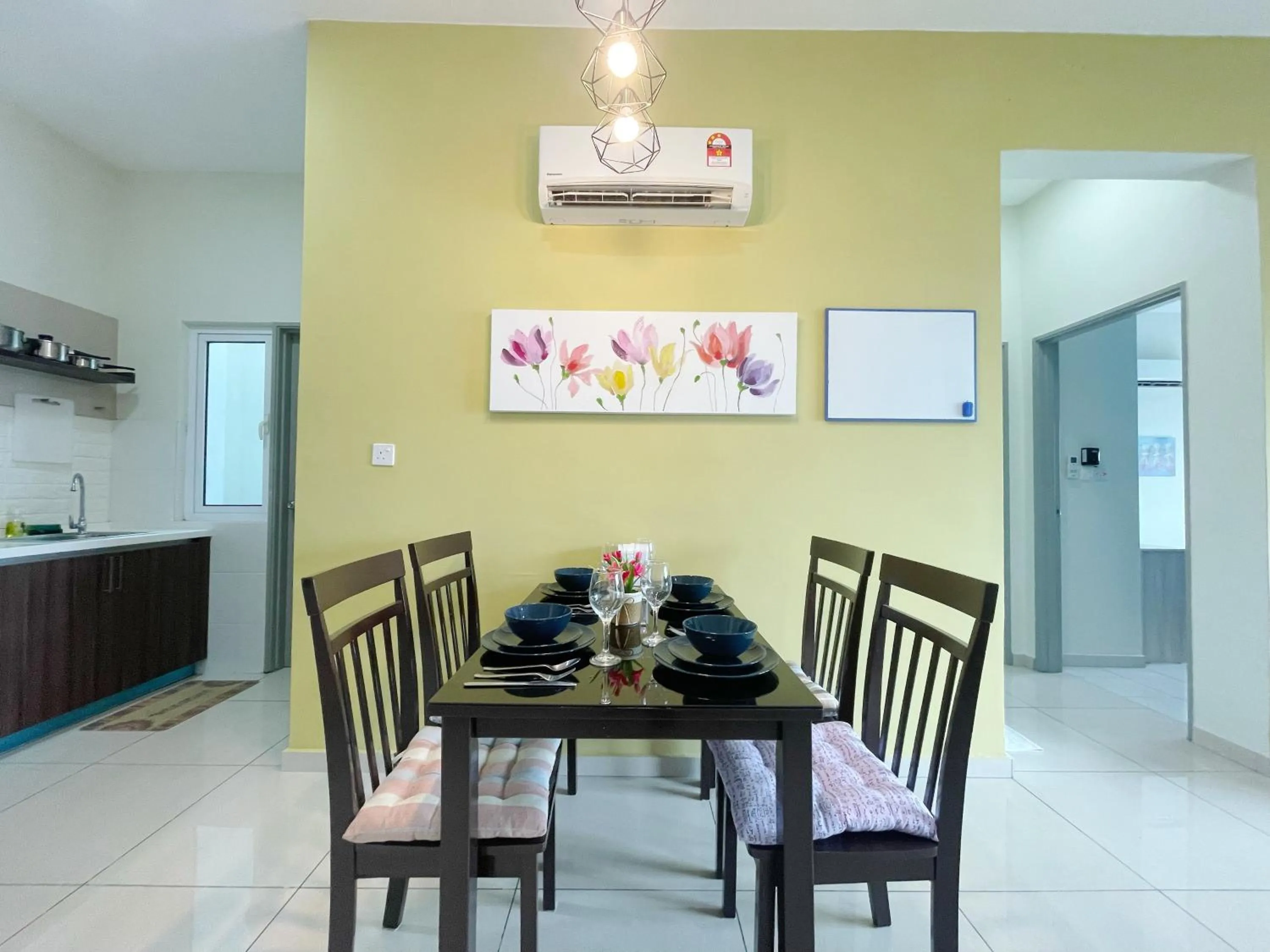 Dining area in MesaHill Homestay, Nilai by S&T Homez