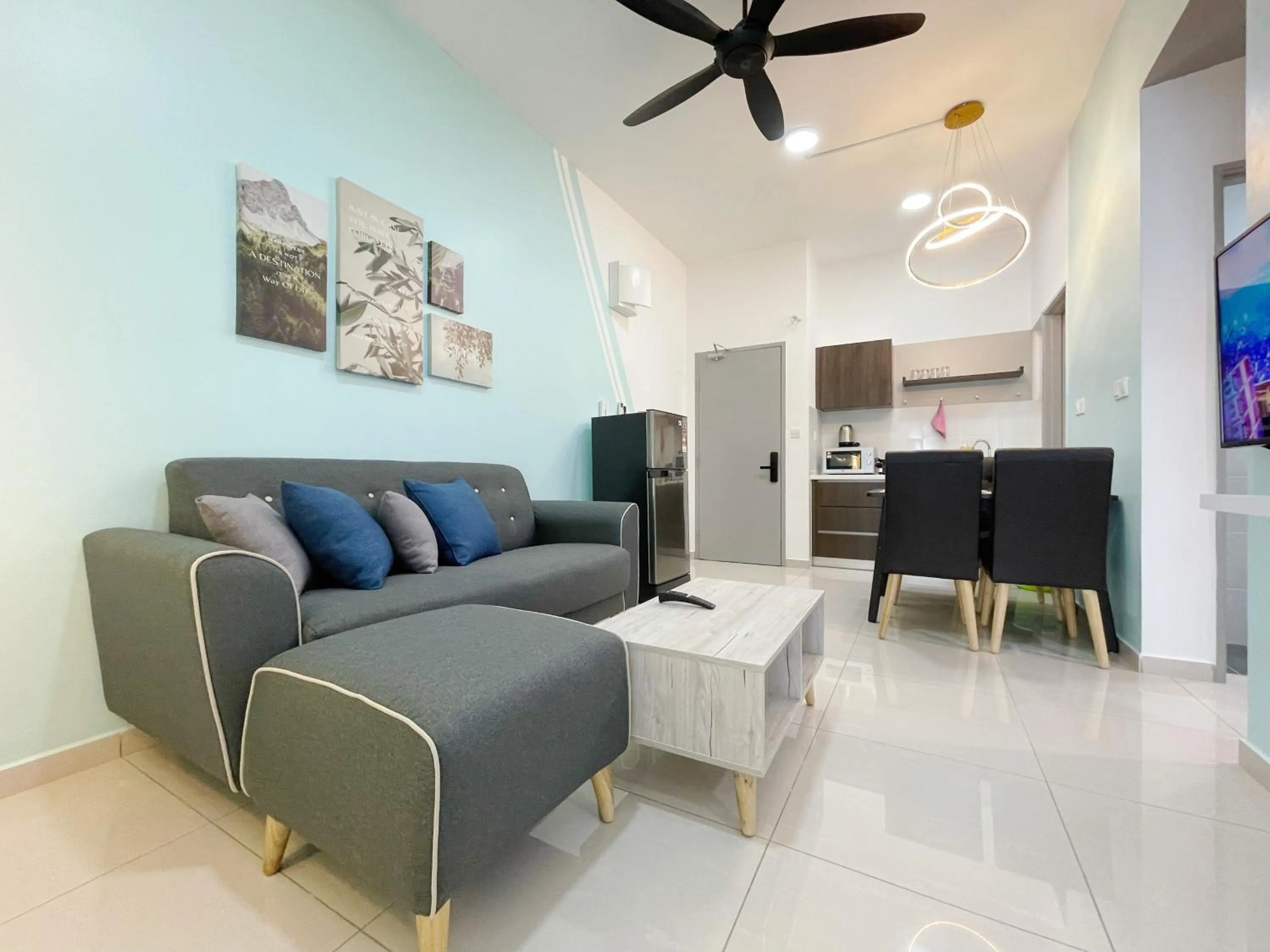 Living room in MesaHill Homestay, Nilai by S&T Homez