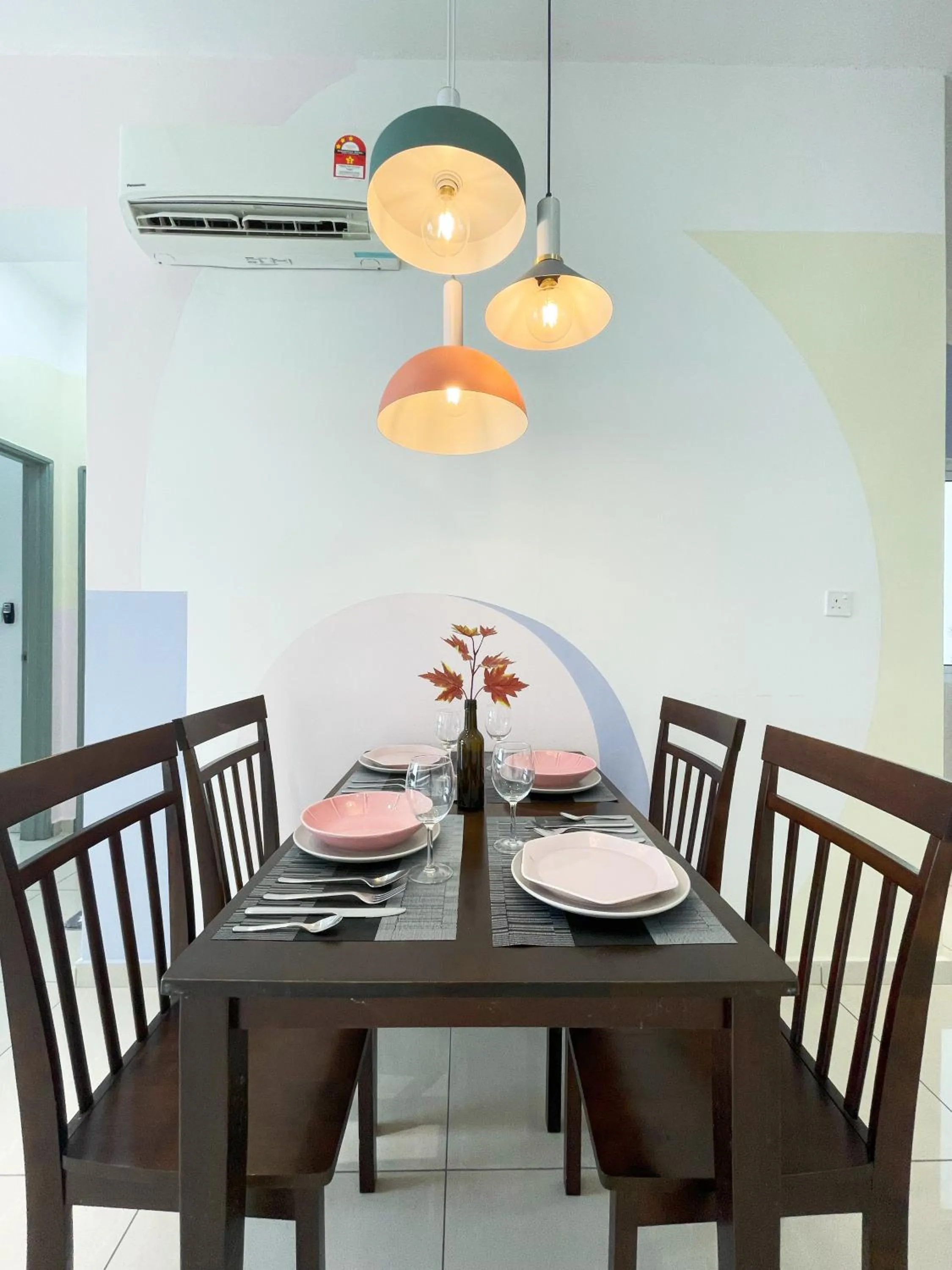 Dining area in MesaHill Homestay, Nilai by S&T Homez
