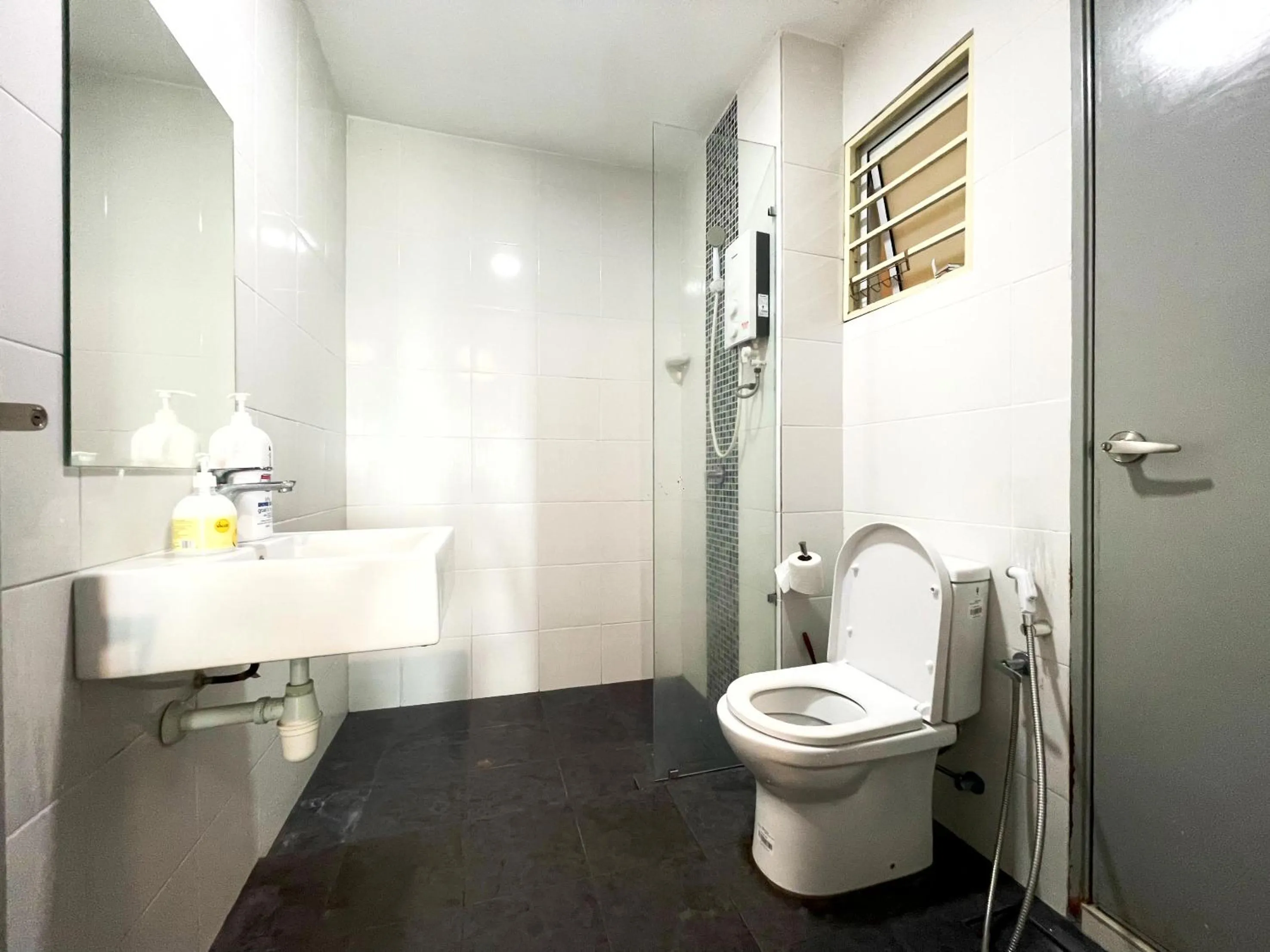 Bathroom in MesaHill Homestay, Nilai by S&T Homez