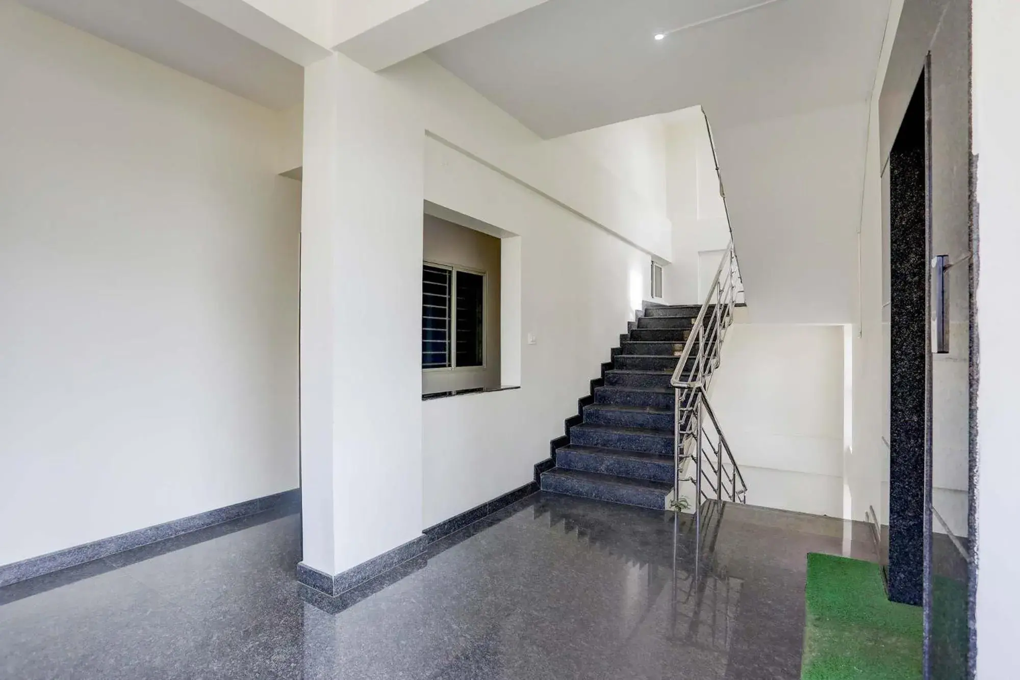 Lobby or reception in Hotel Royal Suites - Yeshwanthpur Lobby or reception in Hotel Royal Suites - Yeshwanthpur