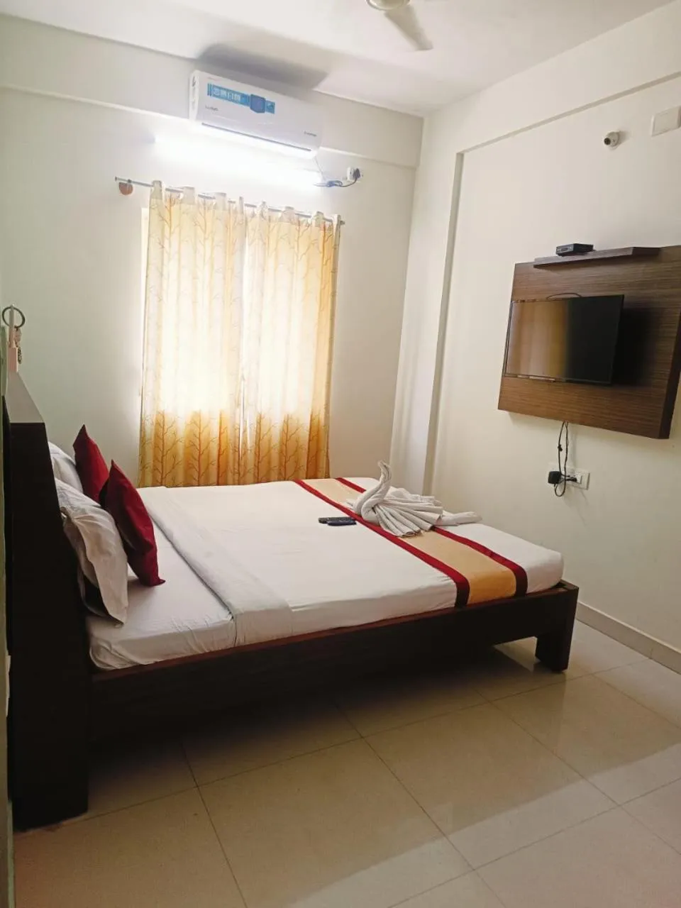 Bed in Hotel Royal Suites - Yeshwanthpur