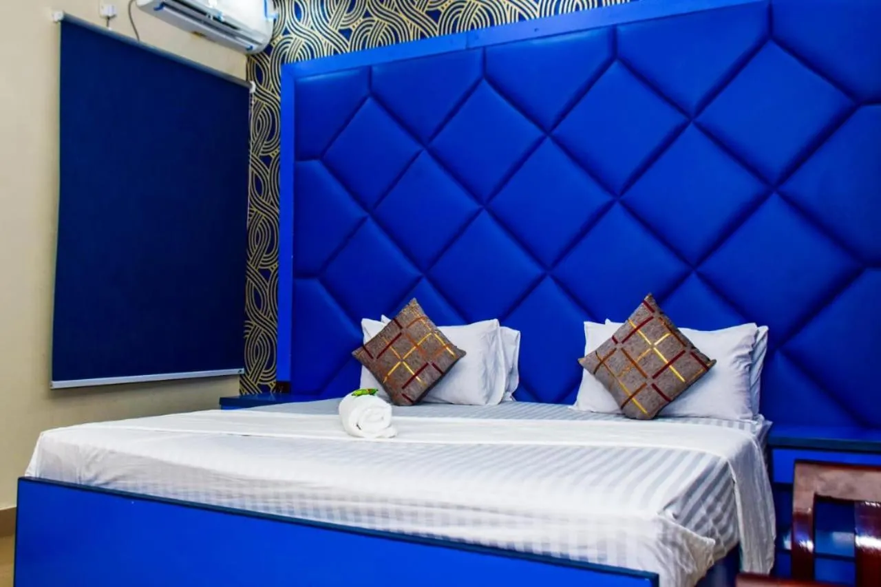 Bed in Clifton Rezidor