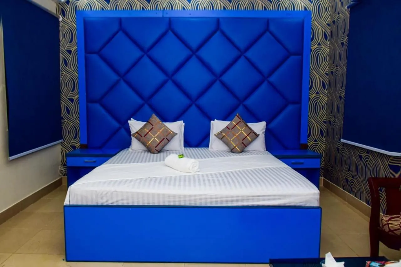 Bed in Clifton Rezidor