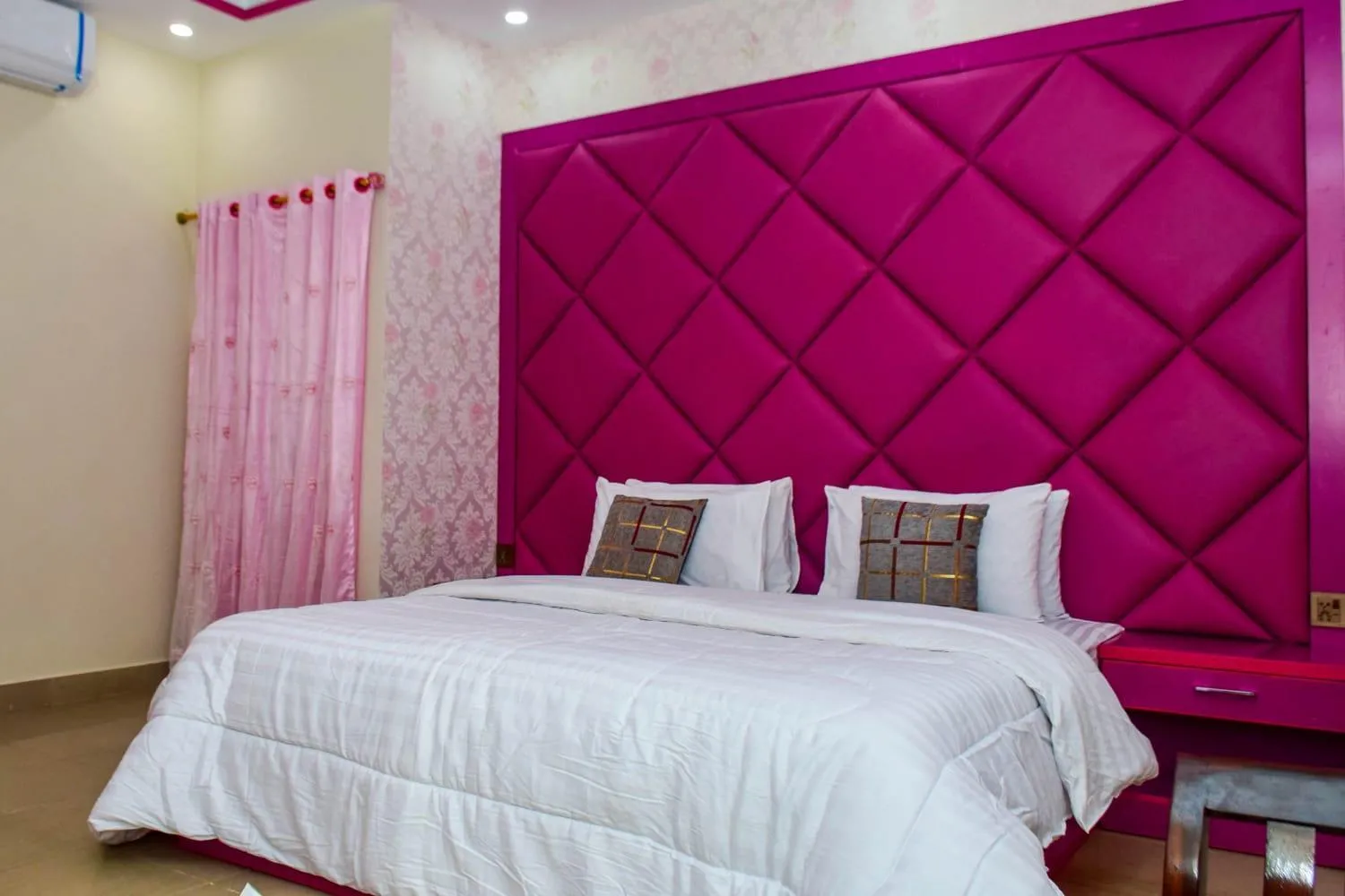 Bed in Clifton Rezidor