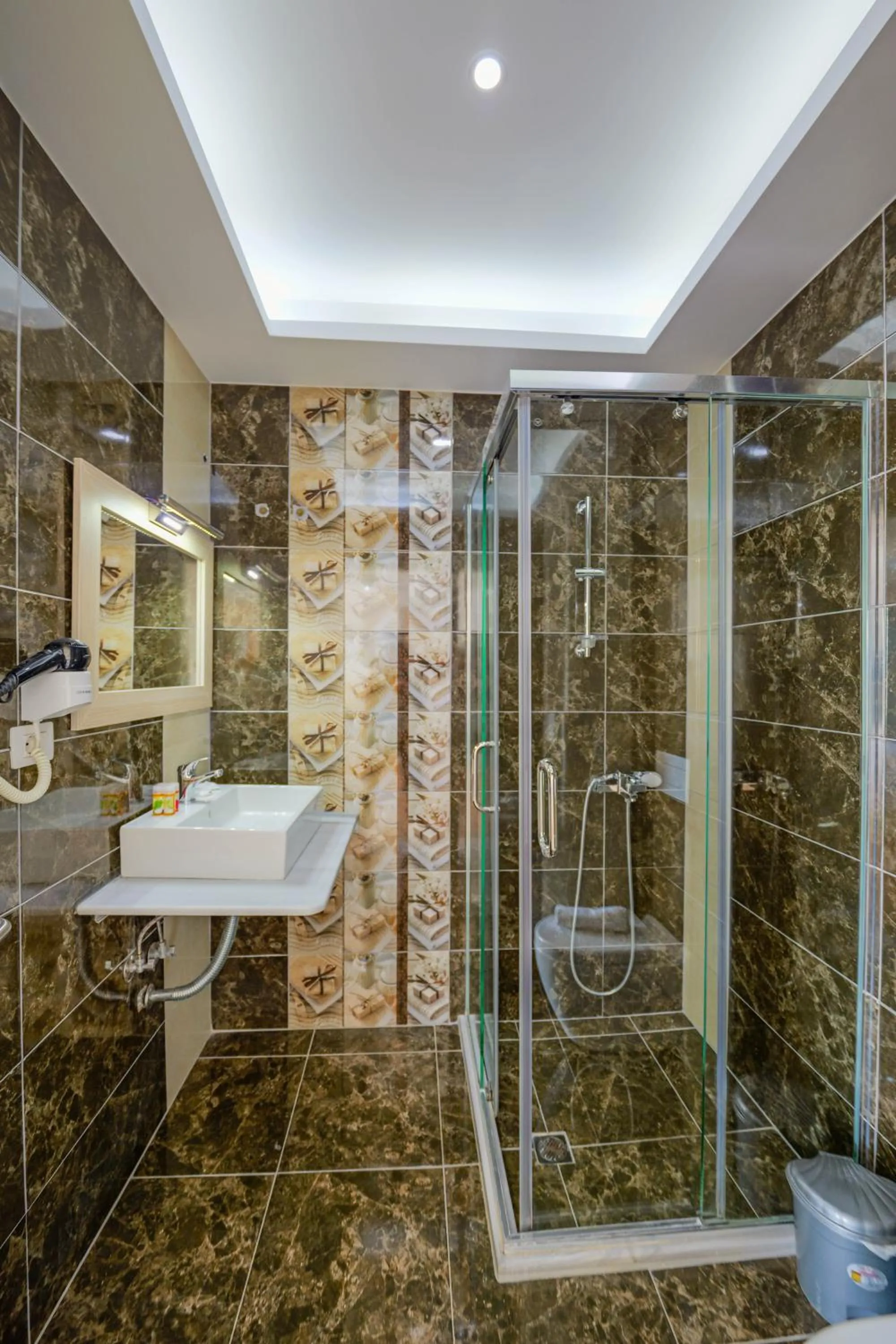 Shower in Hotel Iliria