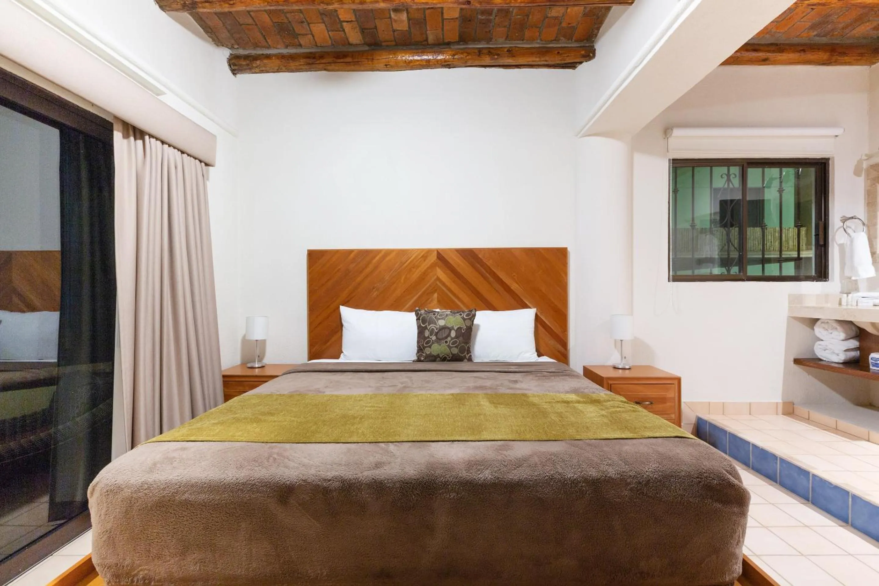 Bedroom, Bed in Castillo Blarney Inn