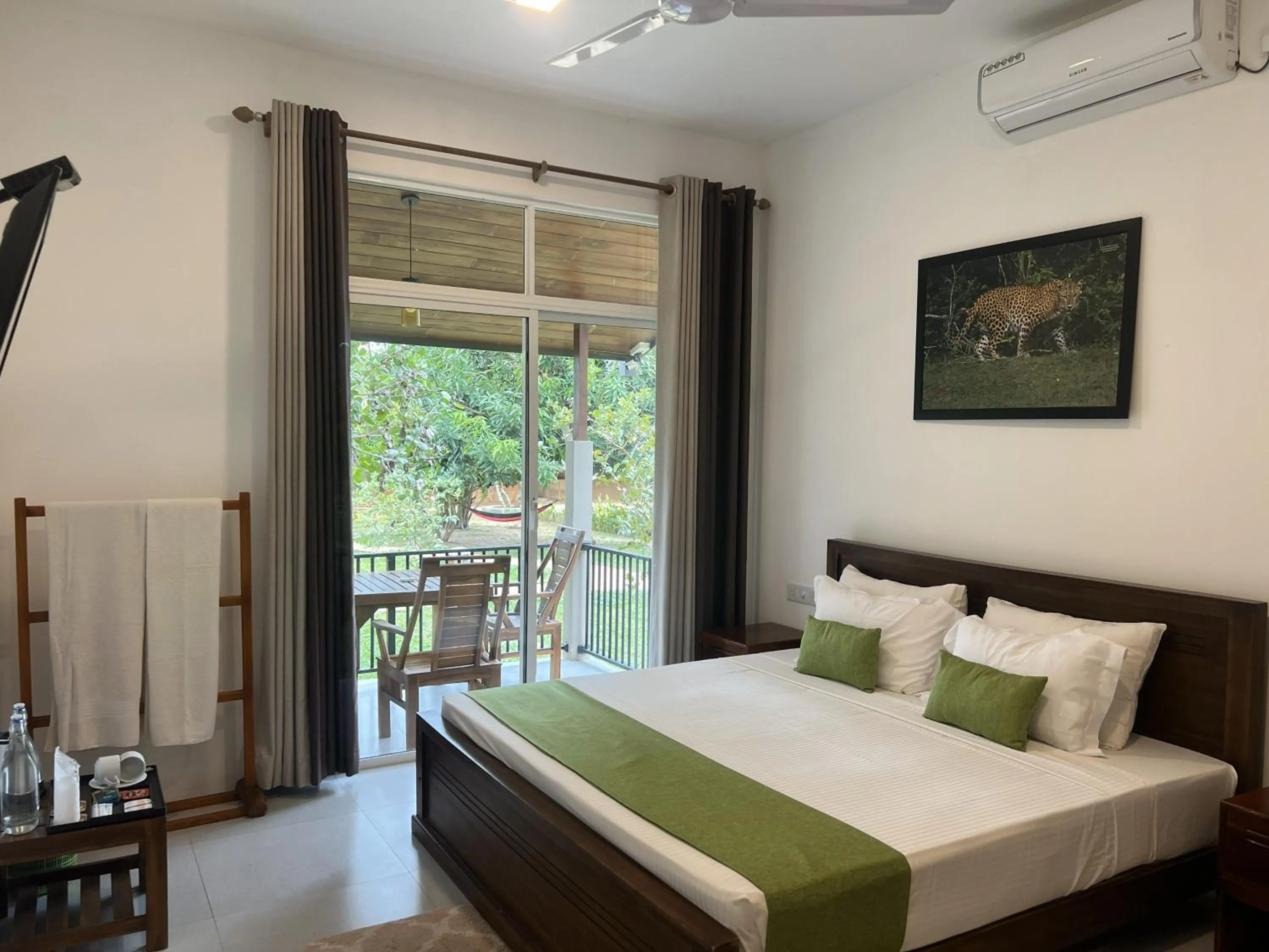 Bedroom, Bed in Saffron Lake Yala