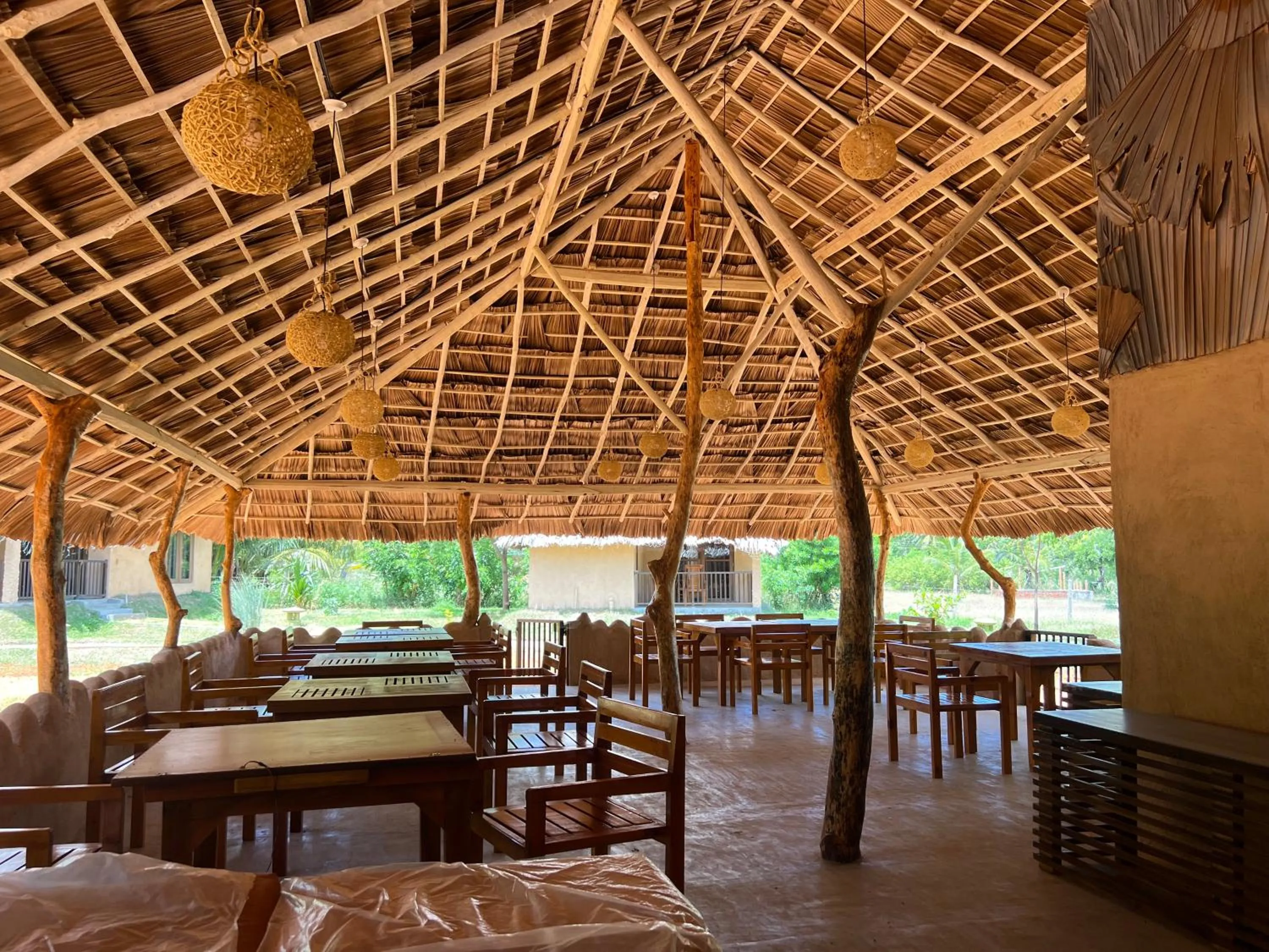 Restaurant/places to eat in Saffron Lake Yala