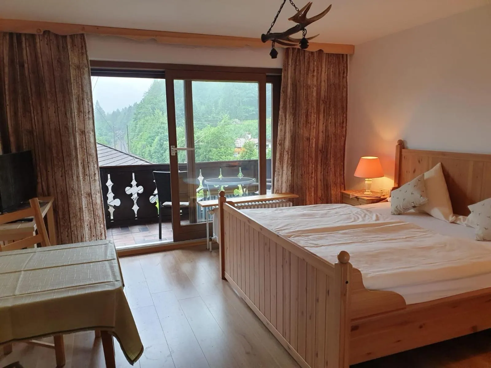 Photo of the whole room, Bed in Gungl Stubn