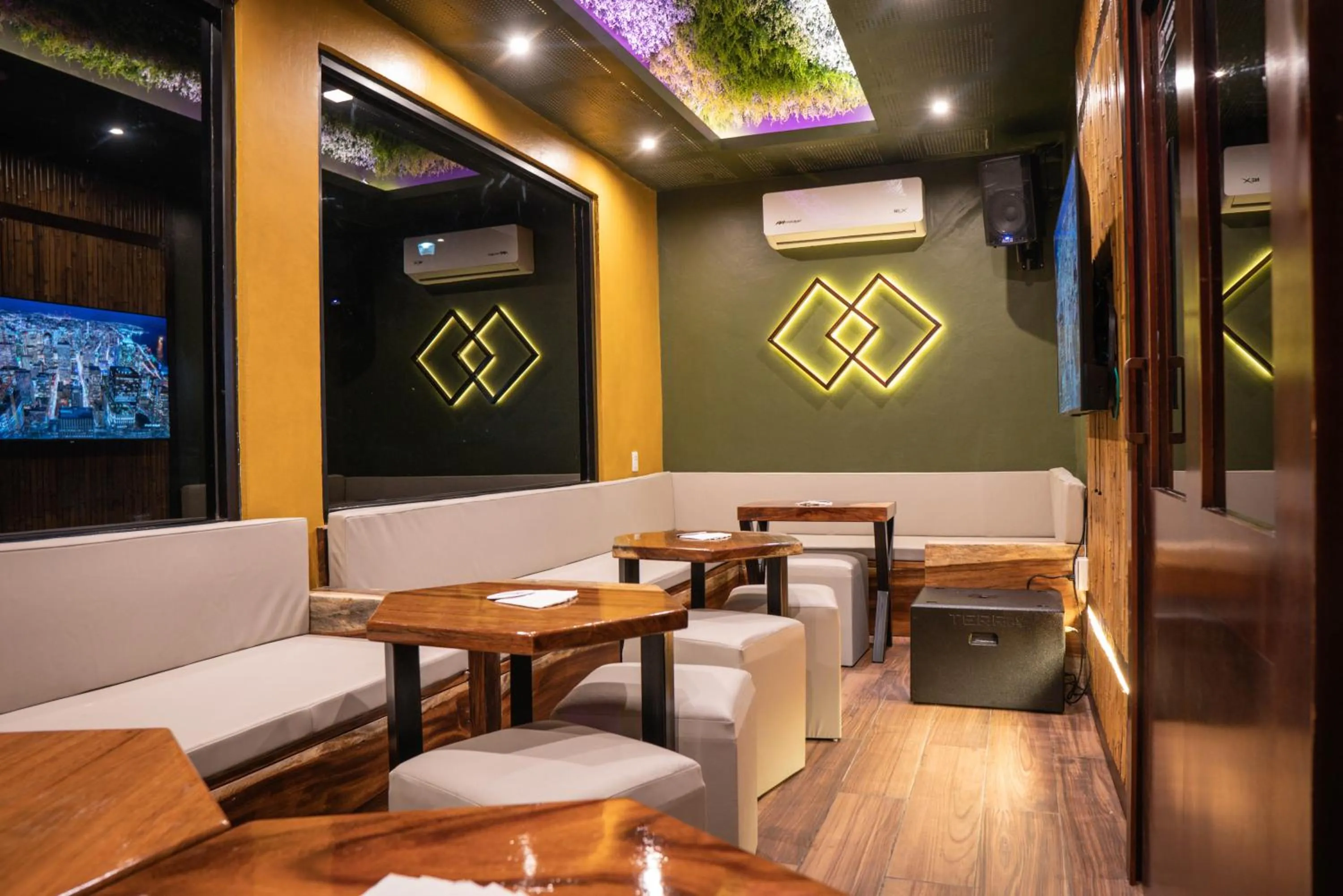 Karaoke in Hotel Maya Tulipanes Palenque