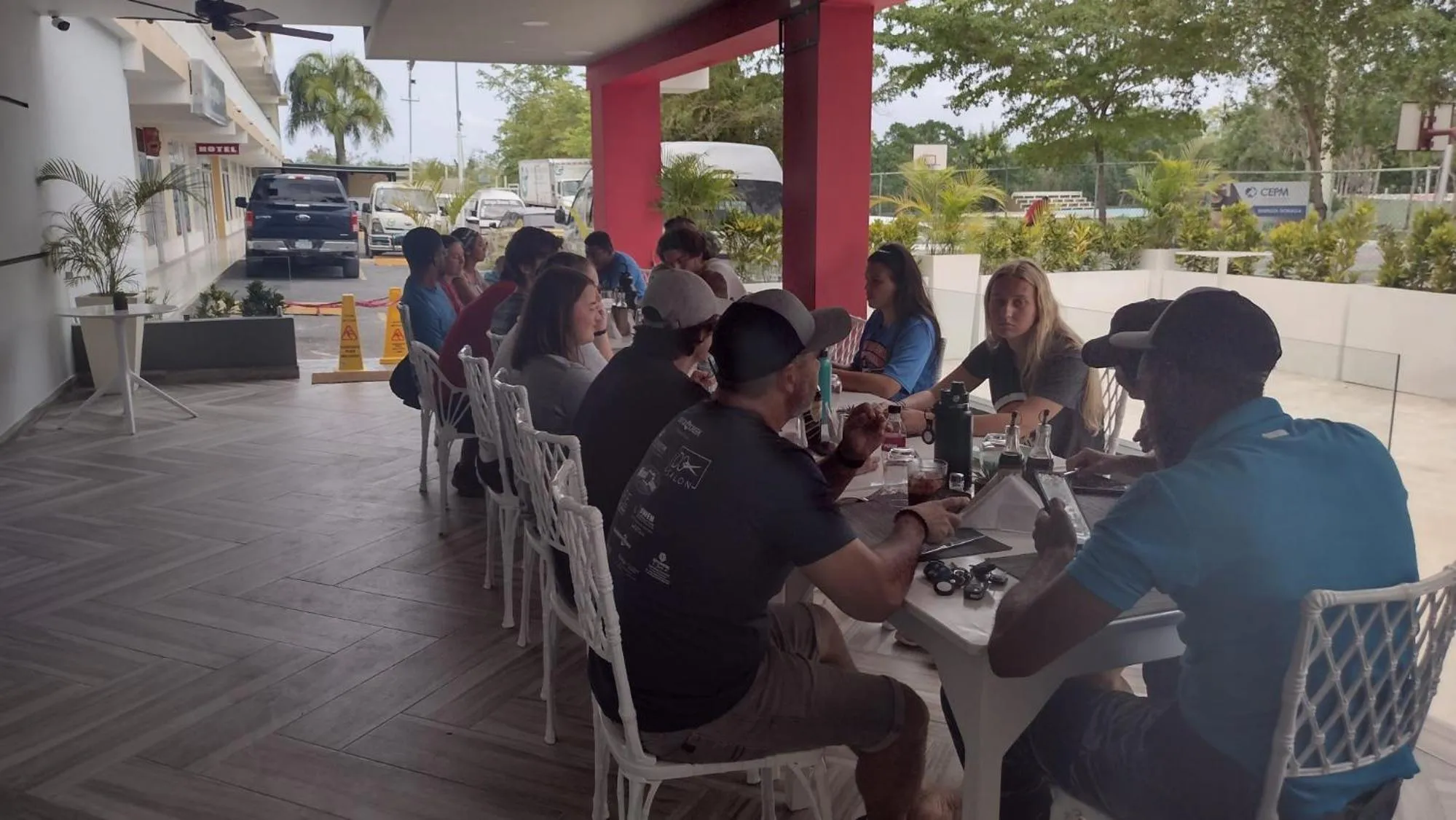 Restaurant/places to eat in Plaza Coral Hotel