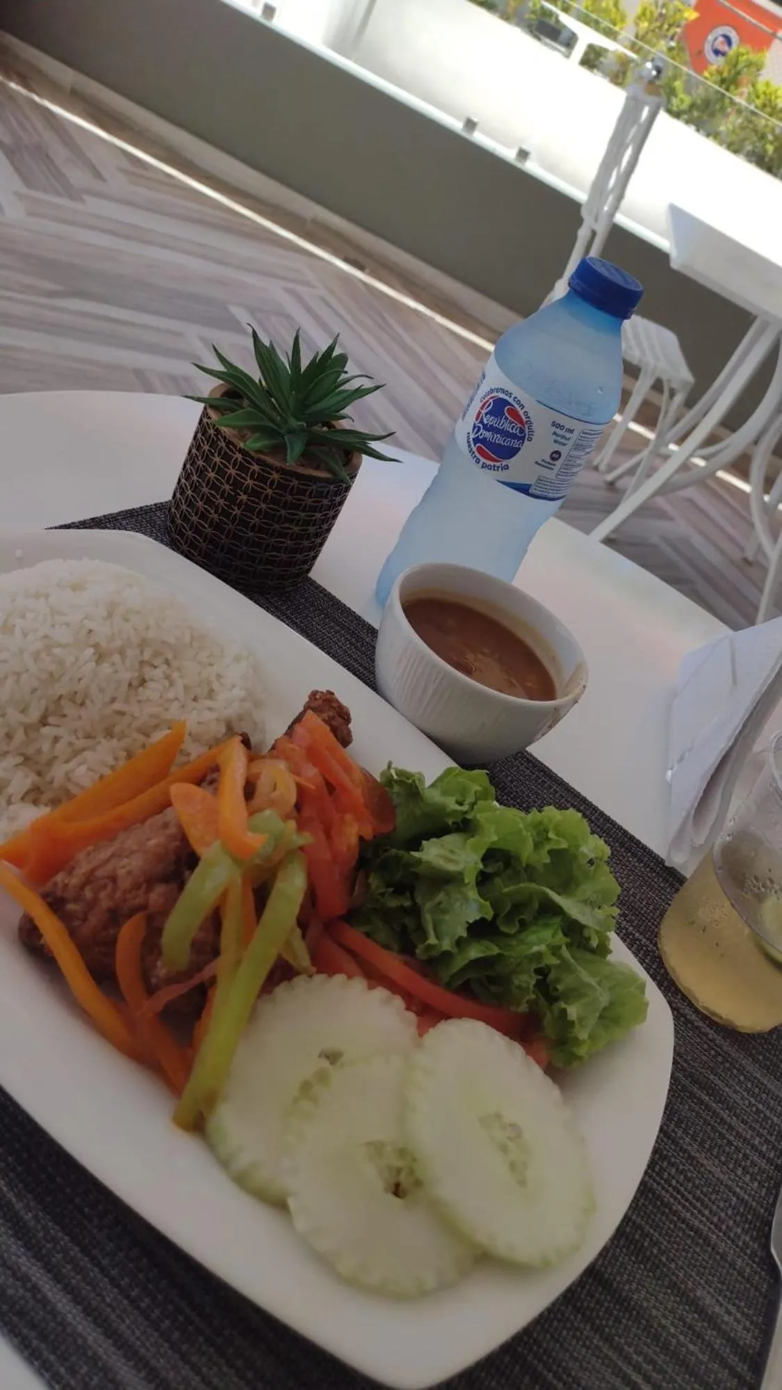 Restaurant/places to eat in Plaza Coral Hotel